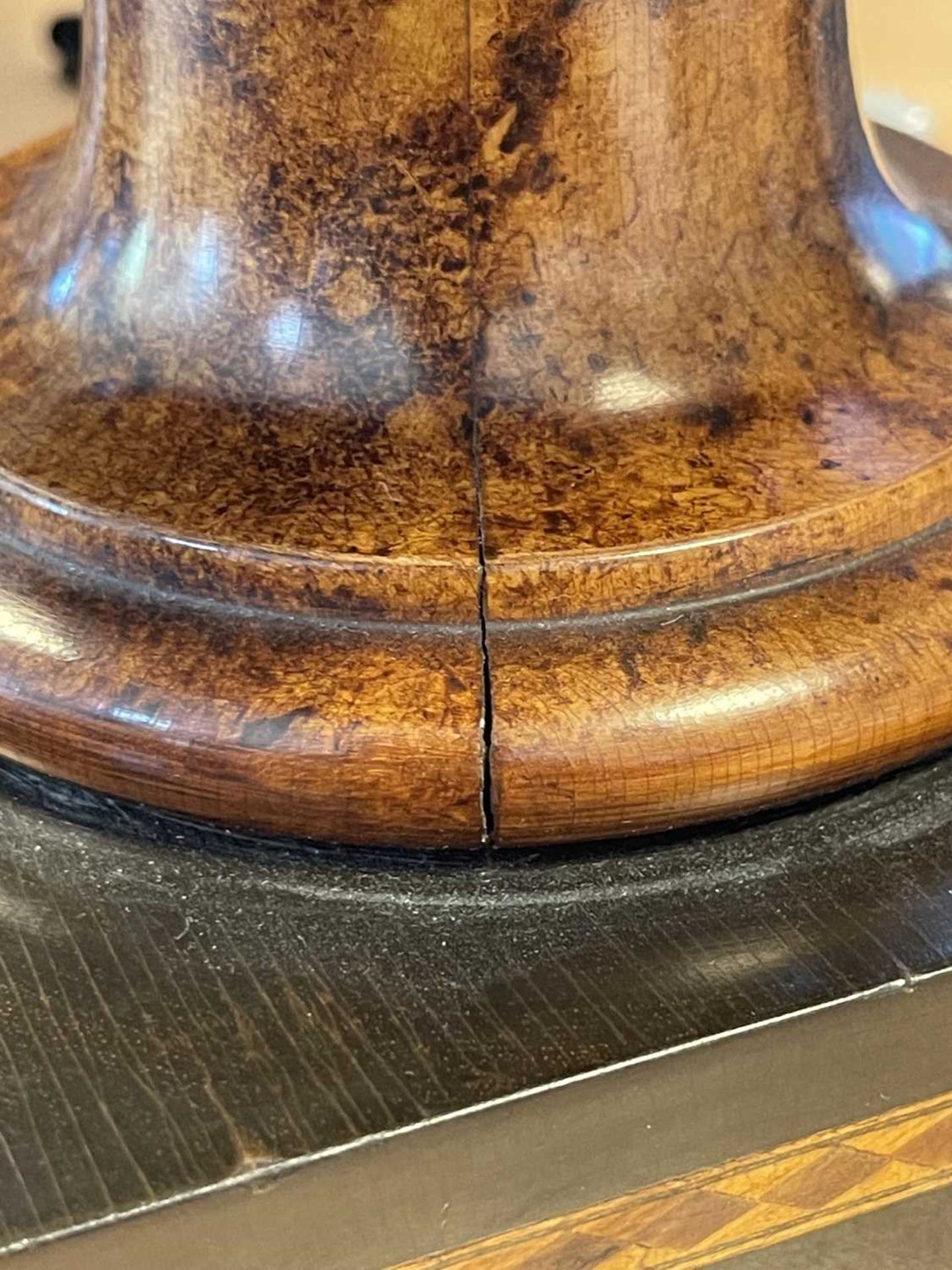 A grained beech pedestal bowl, - Bild 11 aus 13