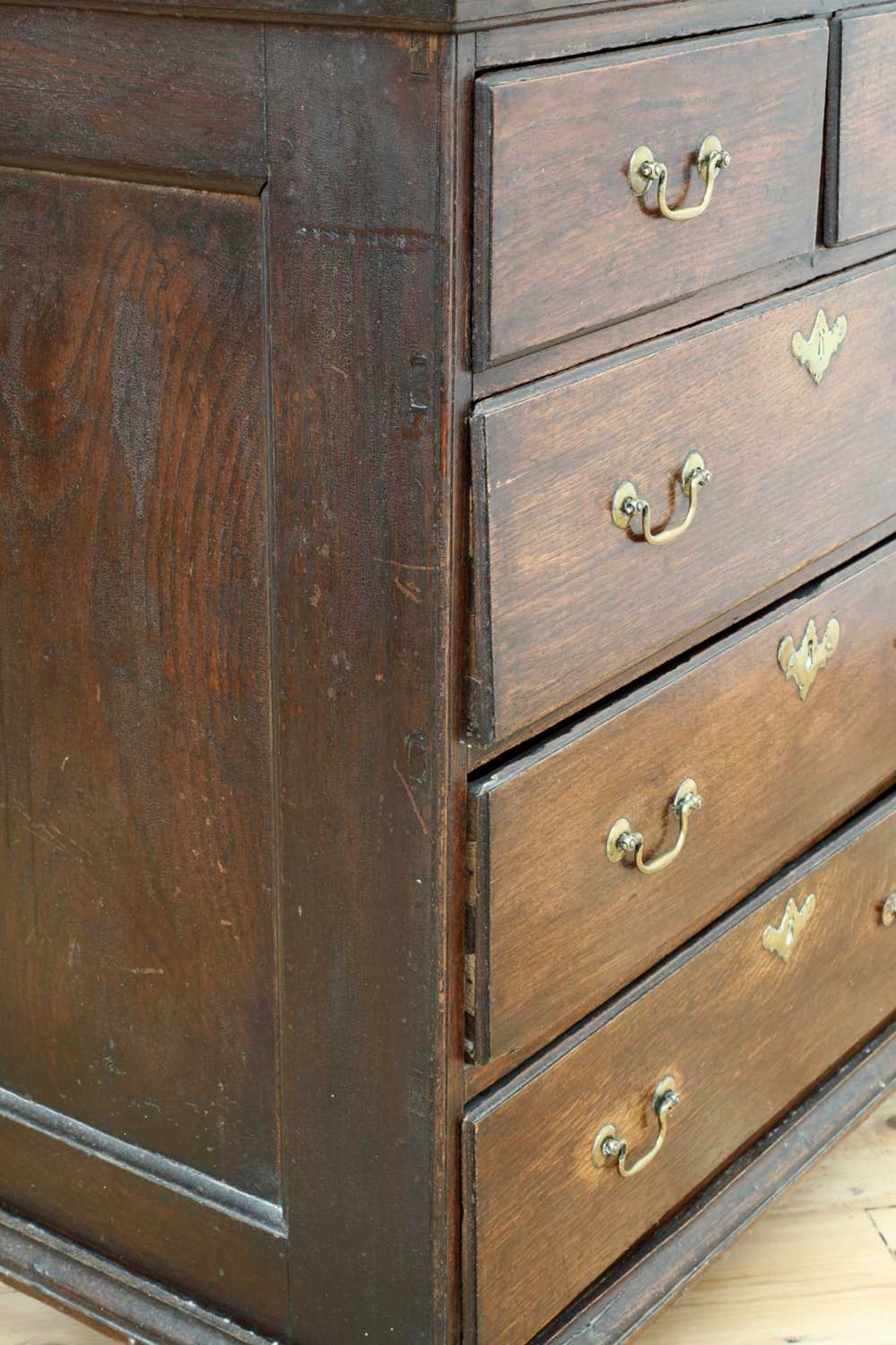 A narrow oak chest of drawers, - Image 4 of 7