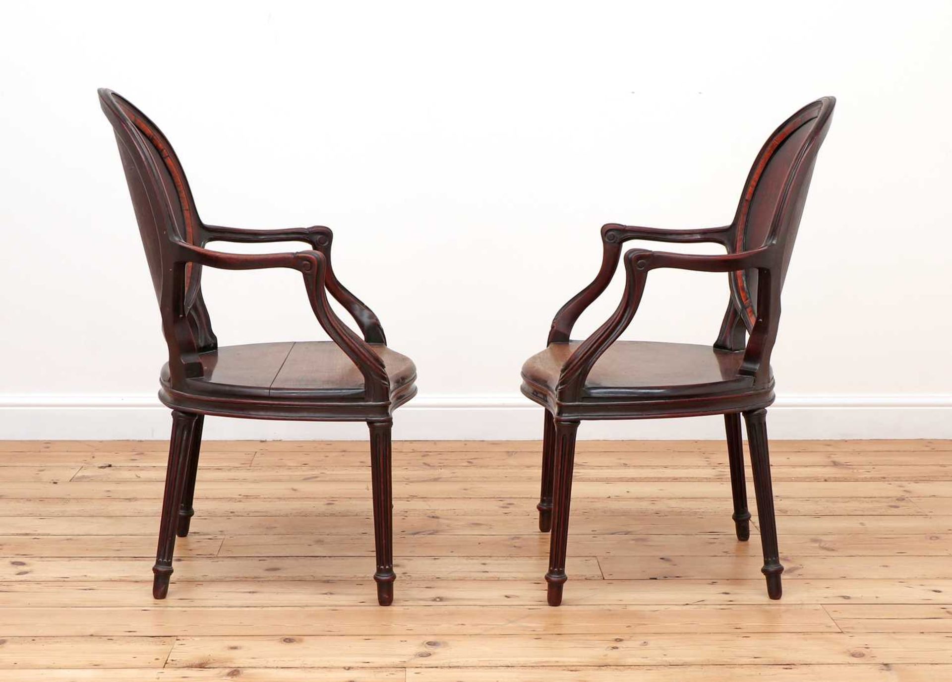 A pair of mahogany hall chairs, - Bild 3 aus 119
