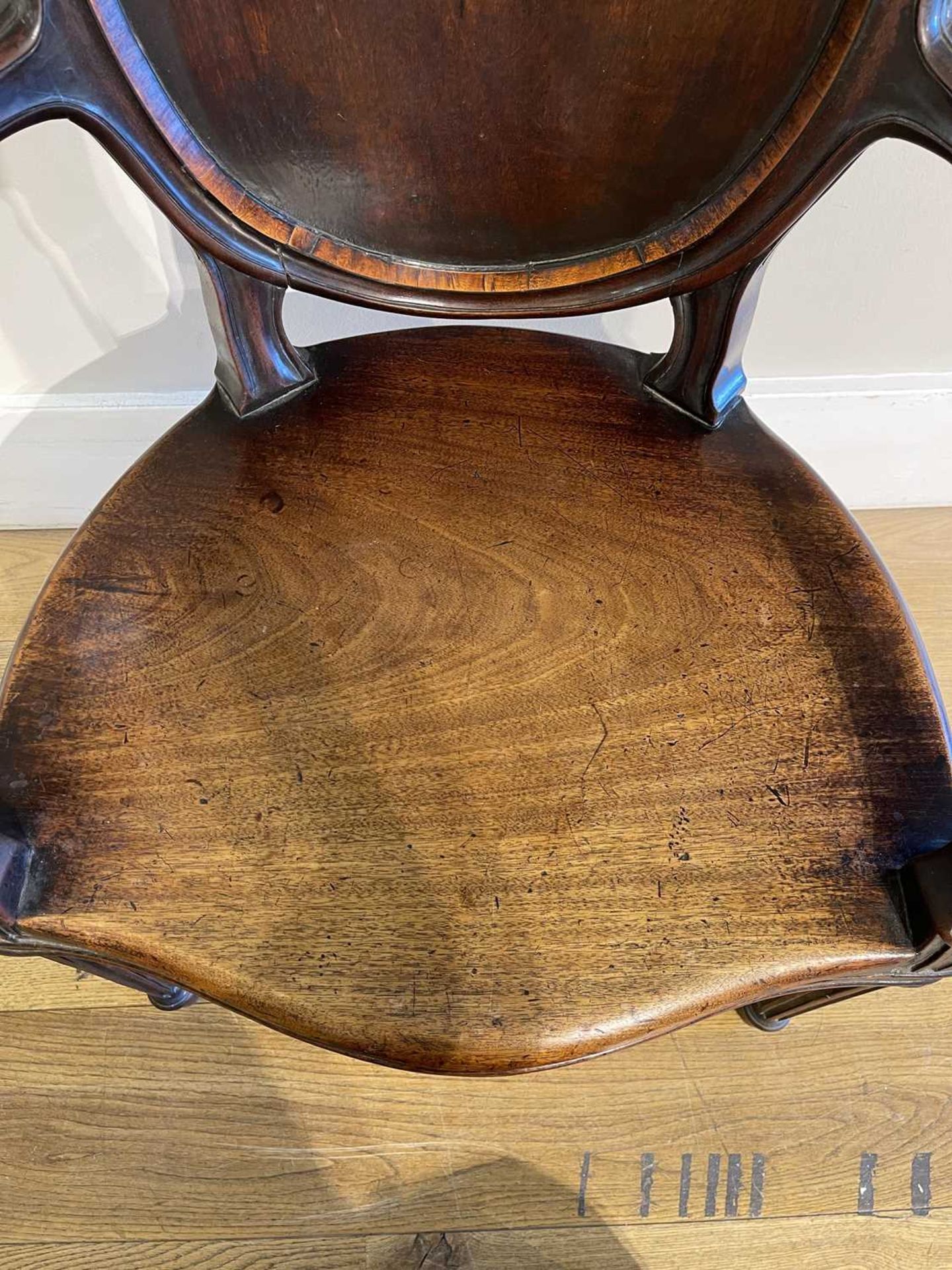 A pair of mahogany hall chairs, - Bild 28 aus 119