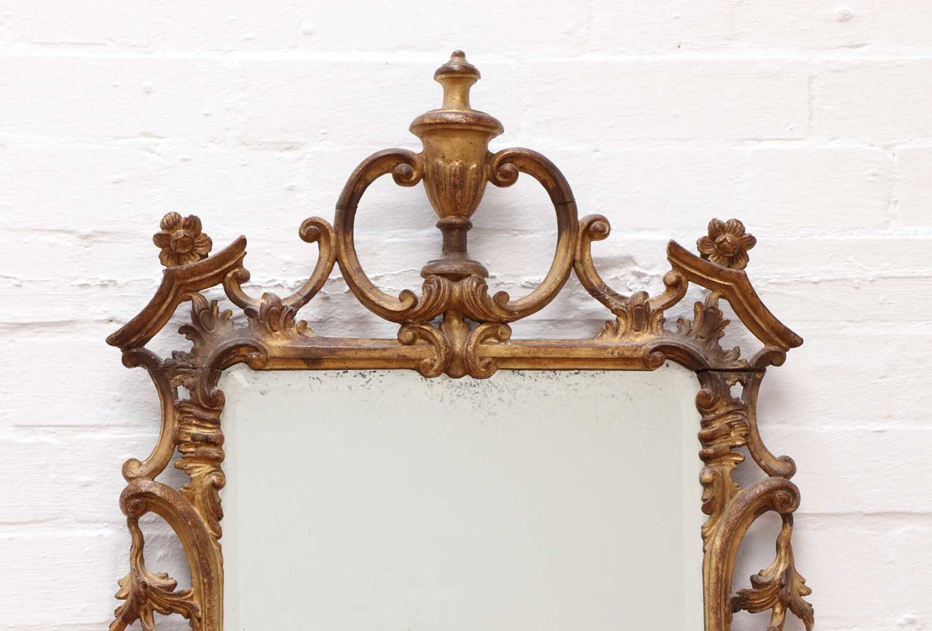 A George III-style giltwood wall mirror, - Bild 6 aus 8