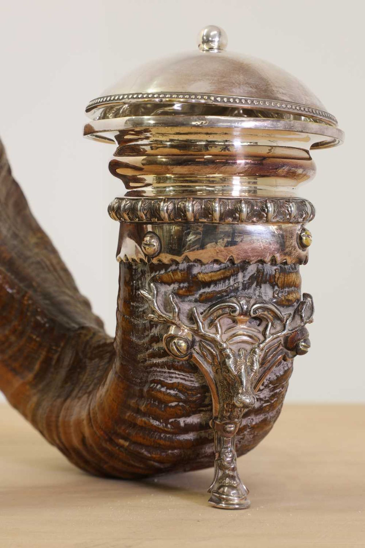 A Victorian ram's horn table snuff mull, - Image 4 of 4