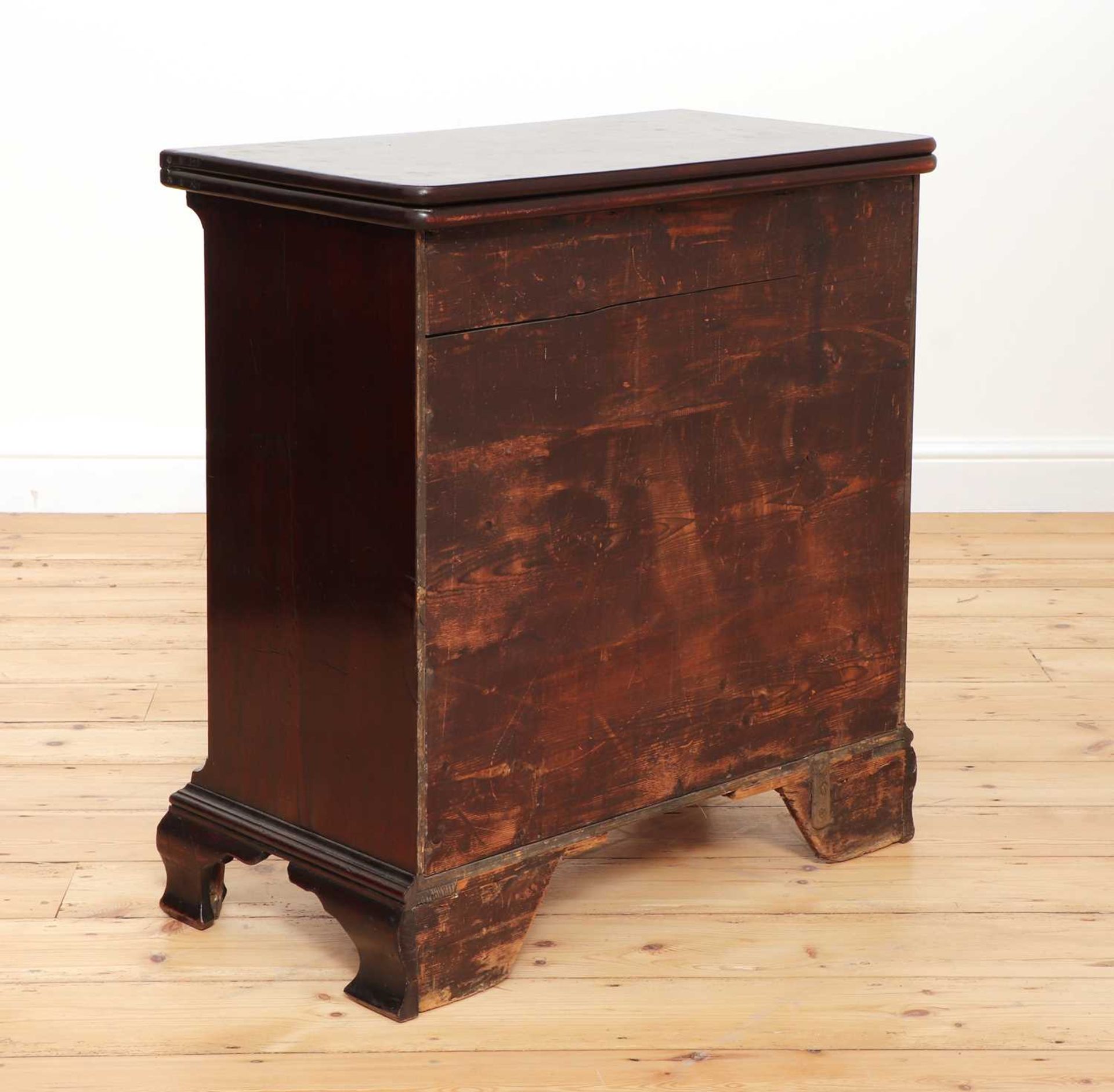 A George III mahogany bachelor's chest, - Image 4 of 5