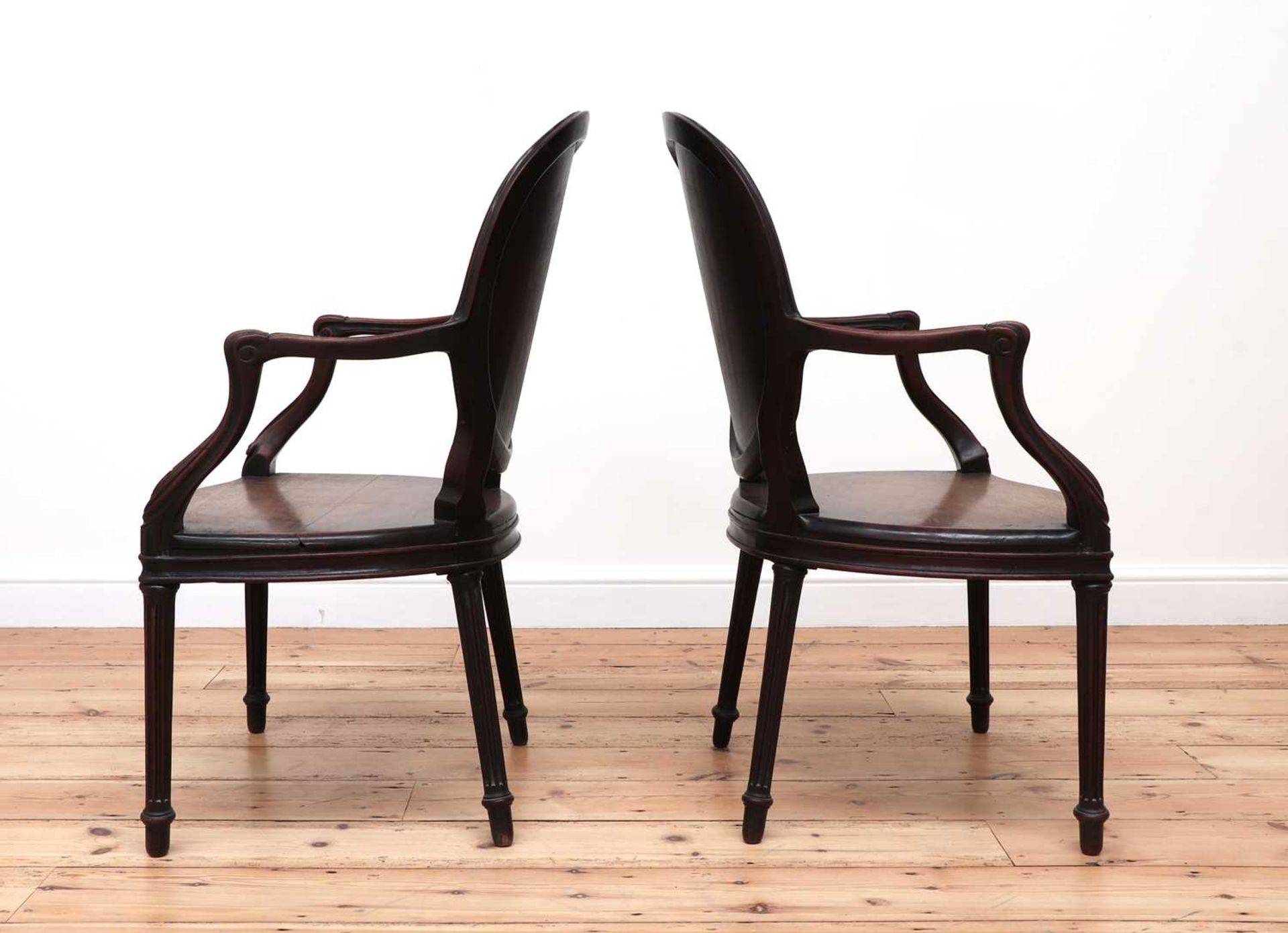 A pair of mahogany hall chairs, - Bild 5 aus 119