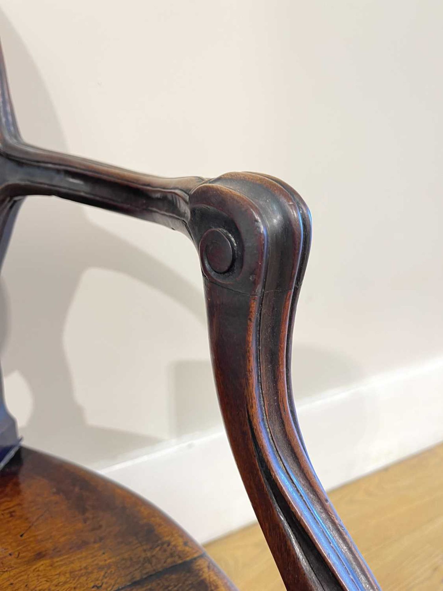 A pair of mahogany hall chairs, - Bild 55 aus 119