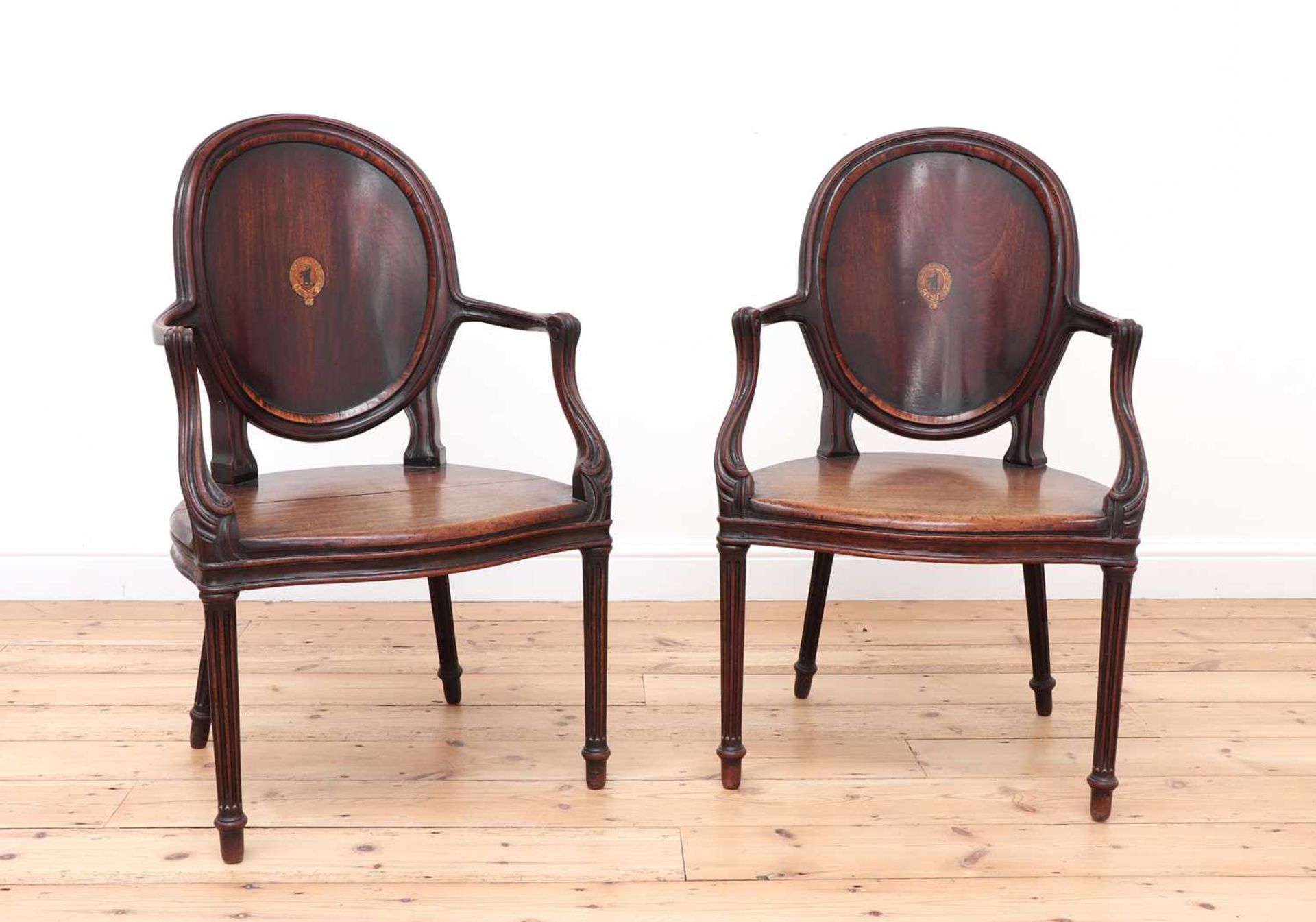 A pair of mahogany hall chairs, - Bild 2 aus 119