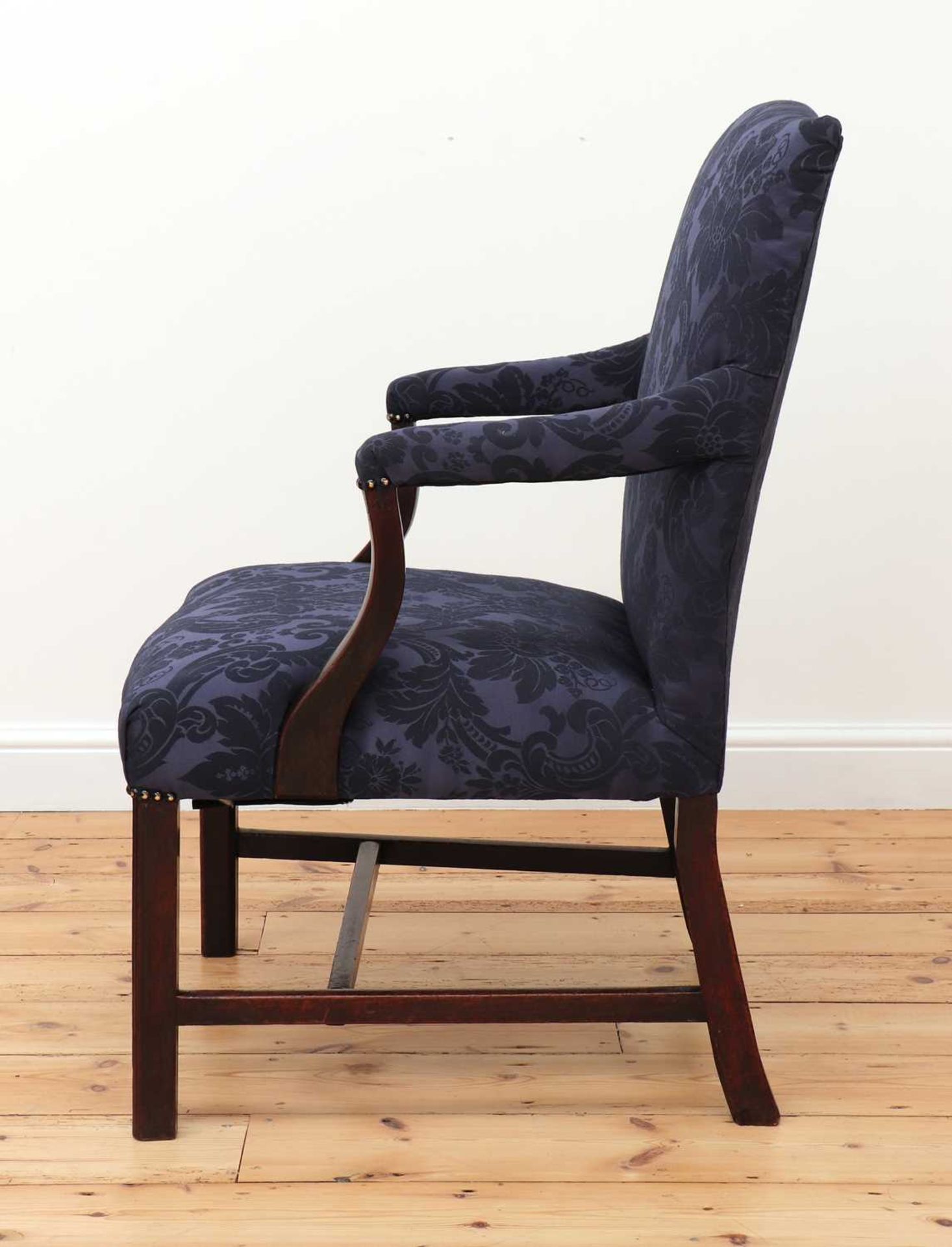 A George III mahogany Gainsborough armchair, - Bild 3 aus 5