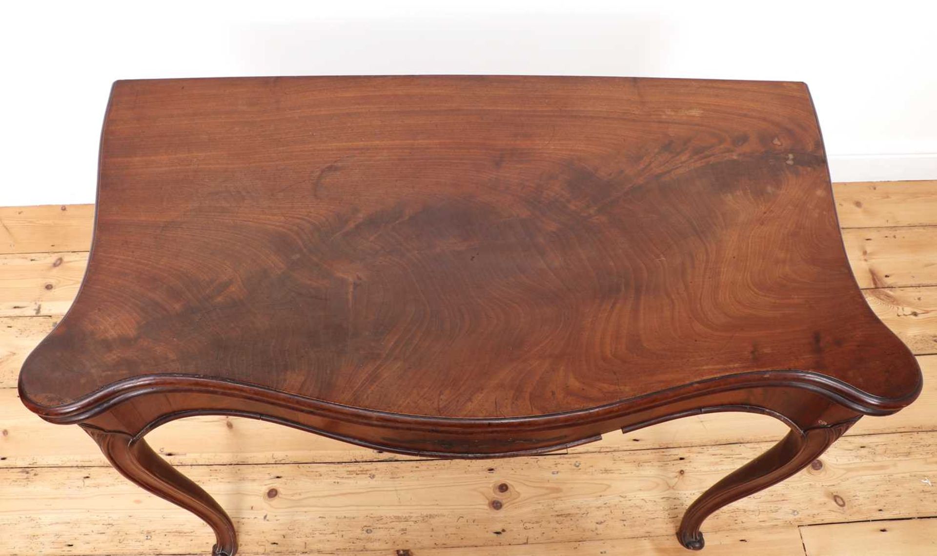 A George III Hepplewhite period mahogany card table, - Image 5 of 6
