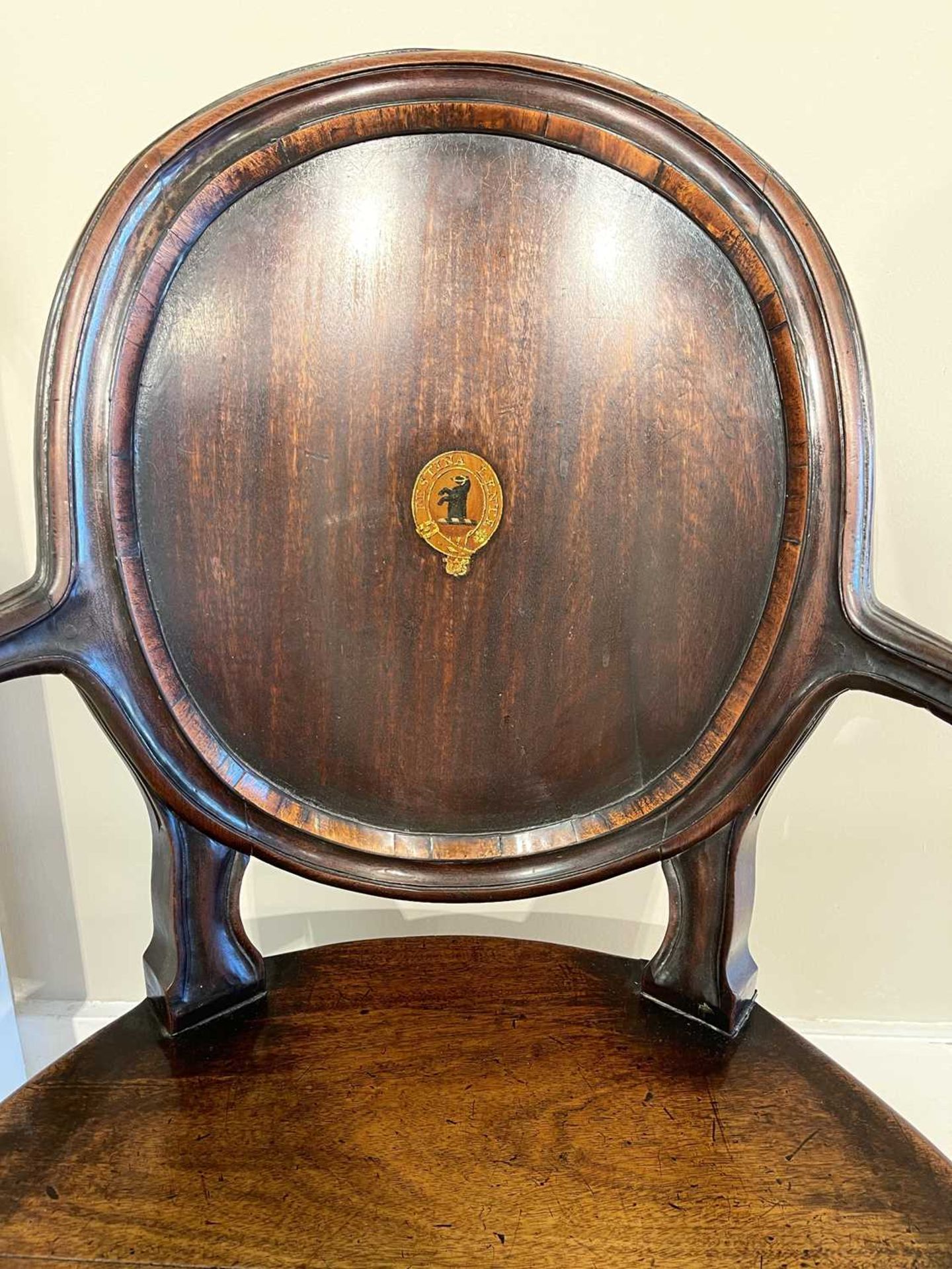 A pair of mahogany hall chairs, - Bild 49 aus 119