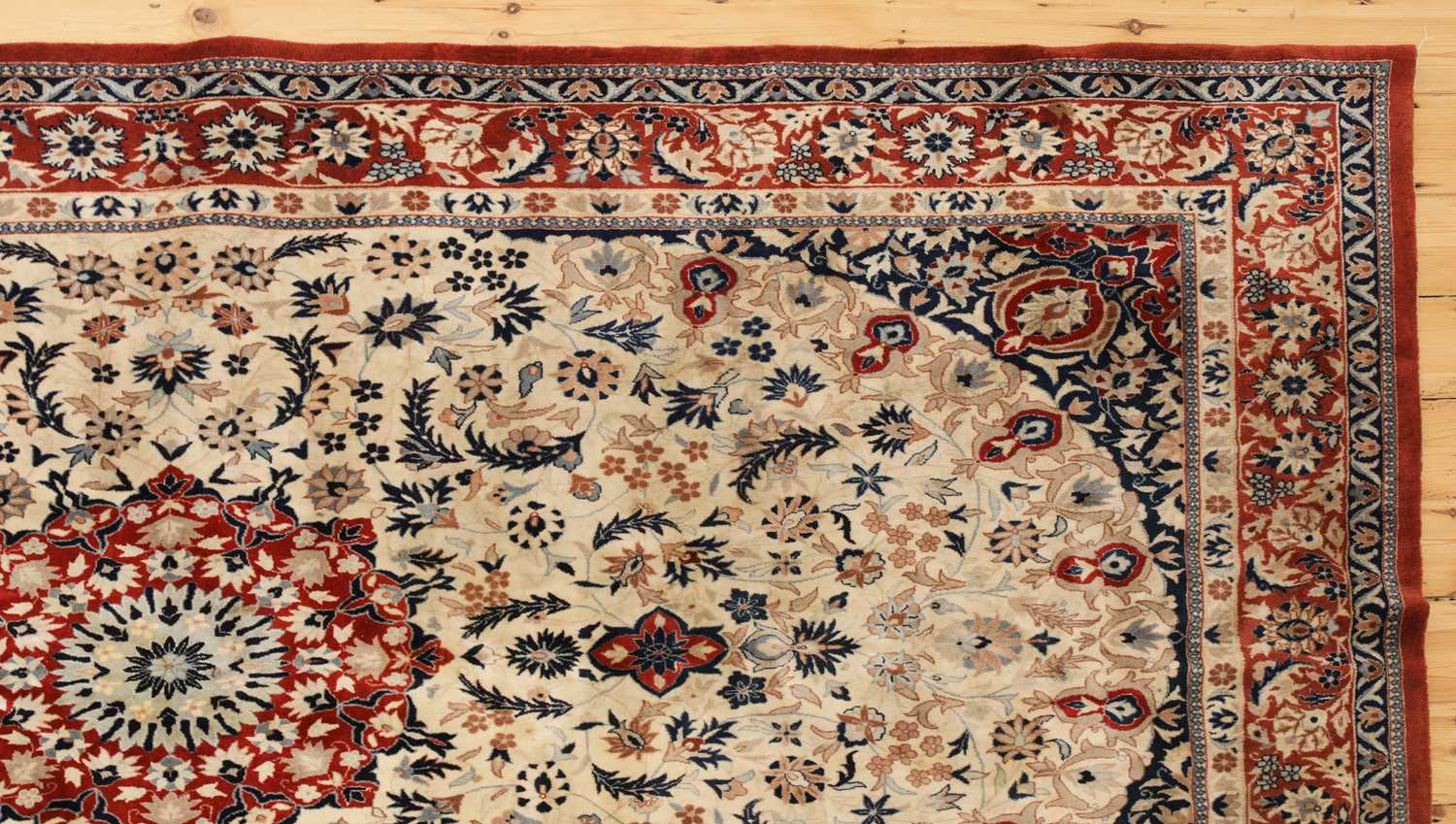 A Persian wool rug, - Image 3 of 6