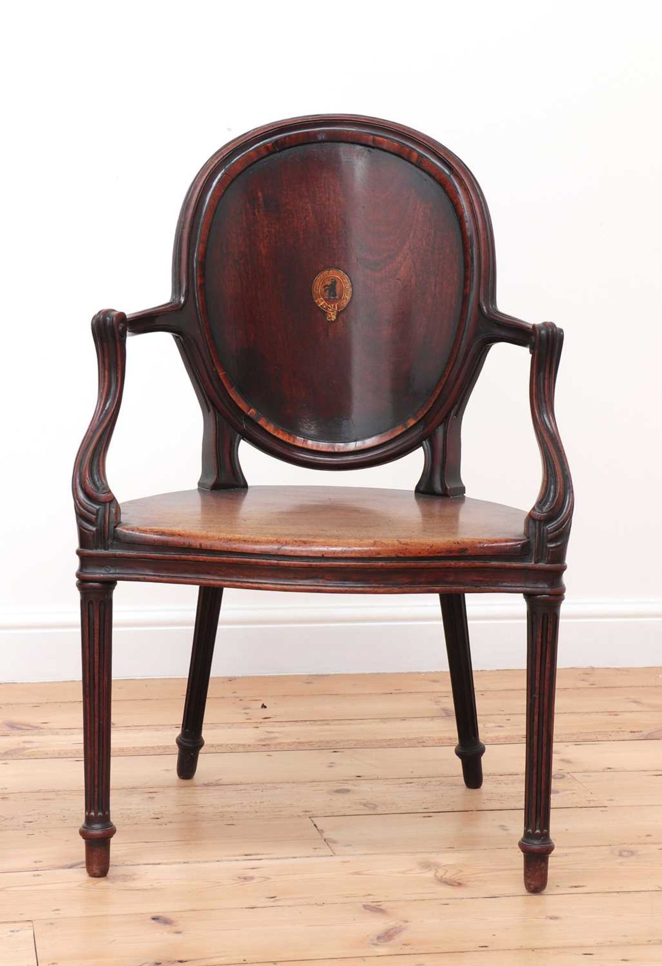 A pair of mahogany hall chairs, - Bild 7 aus 119