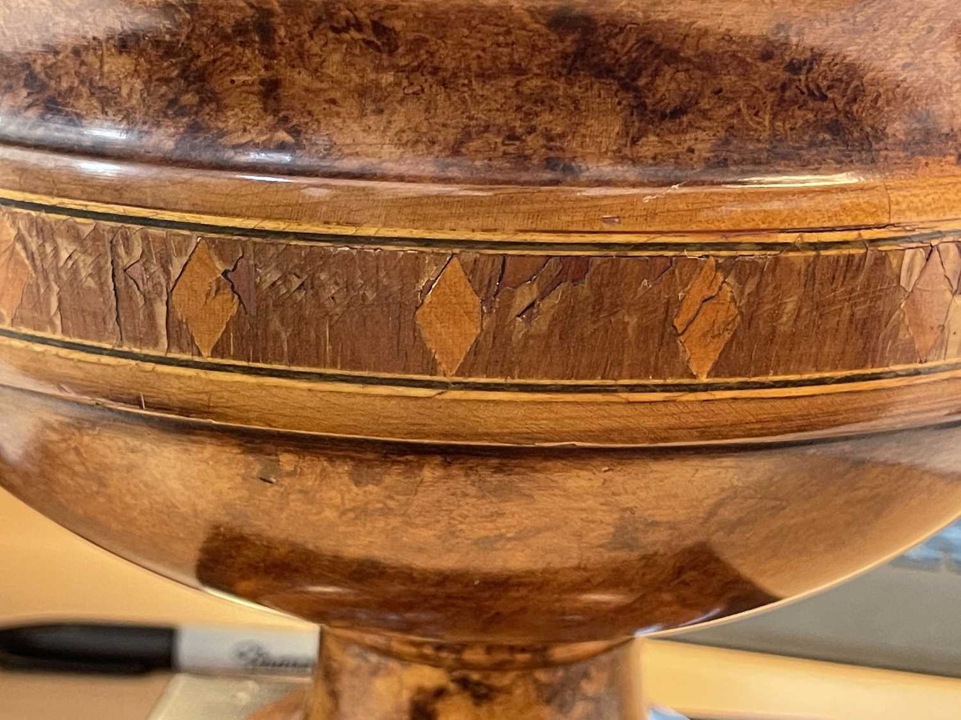 A grained beech pedestal bowl, - Bild 9 aus 13