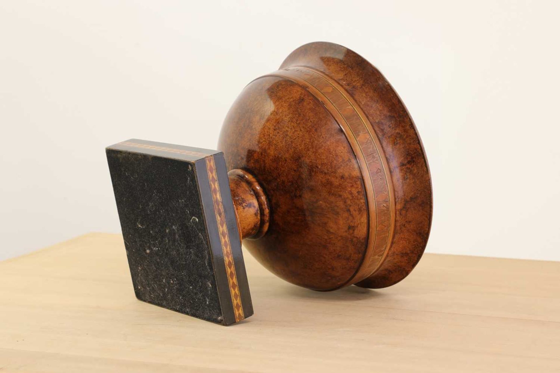 A grained beech pedestal bowl, - Bild 5 aus 13