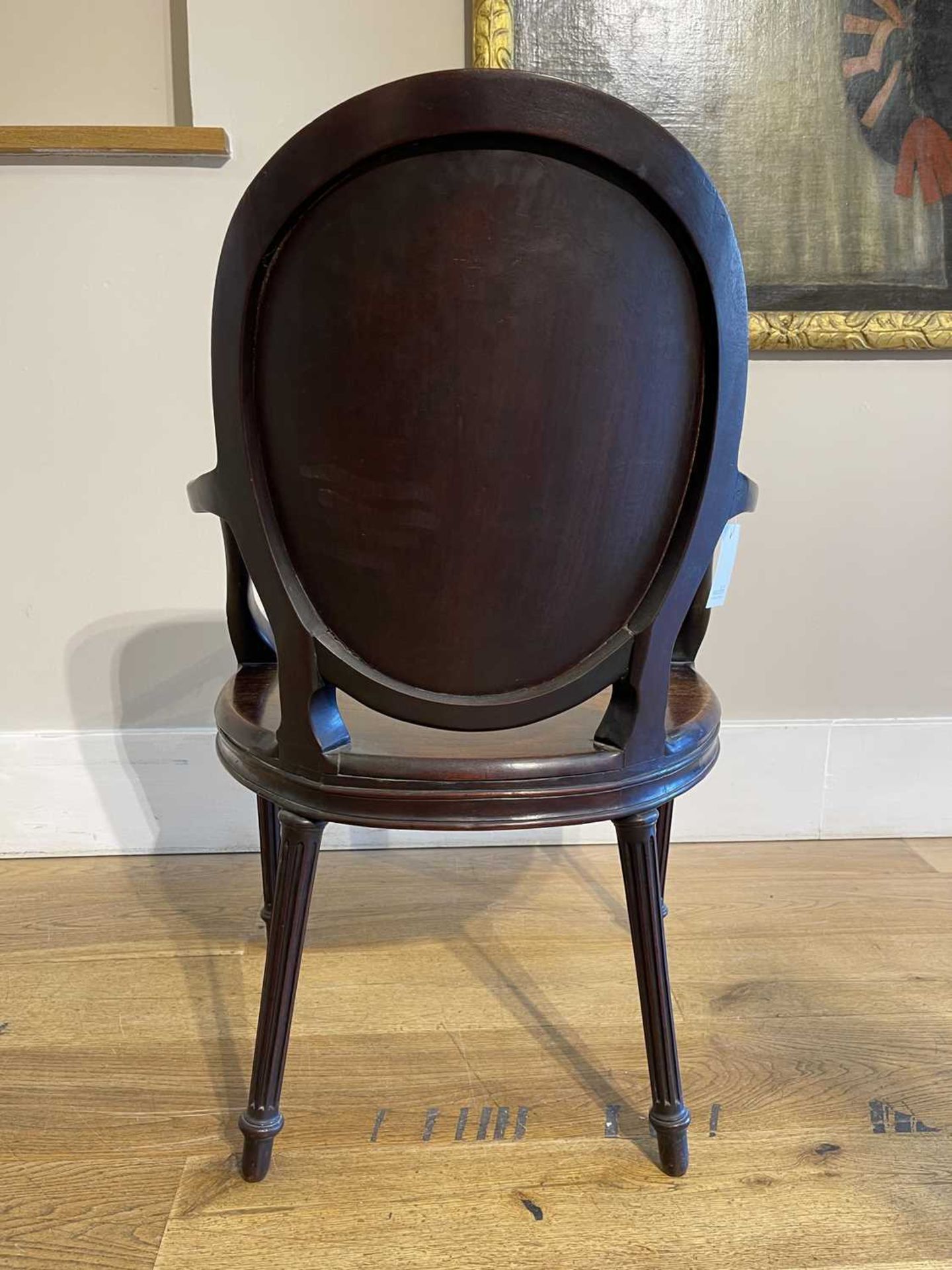 A pair of mahogany hall chairs, - Bild 108 aus 119