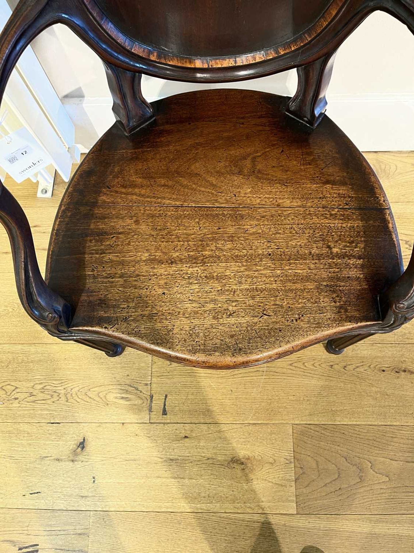 A pair of mahogany hall chairs, - Bild 112 aus 119