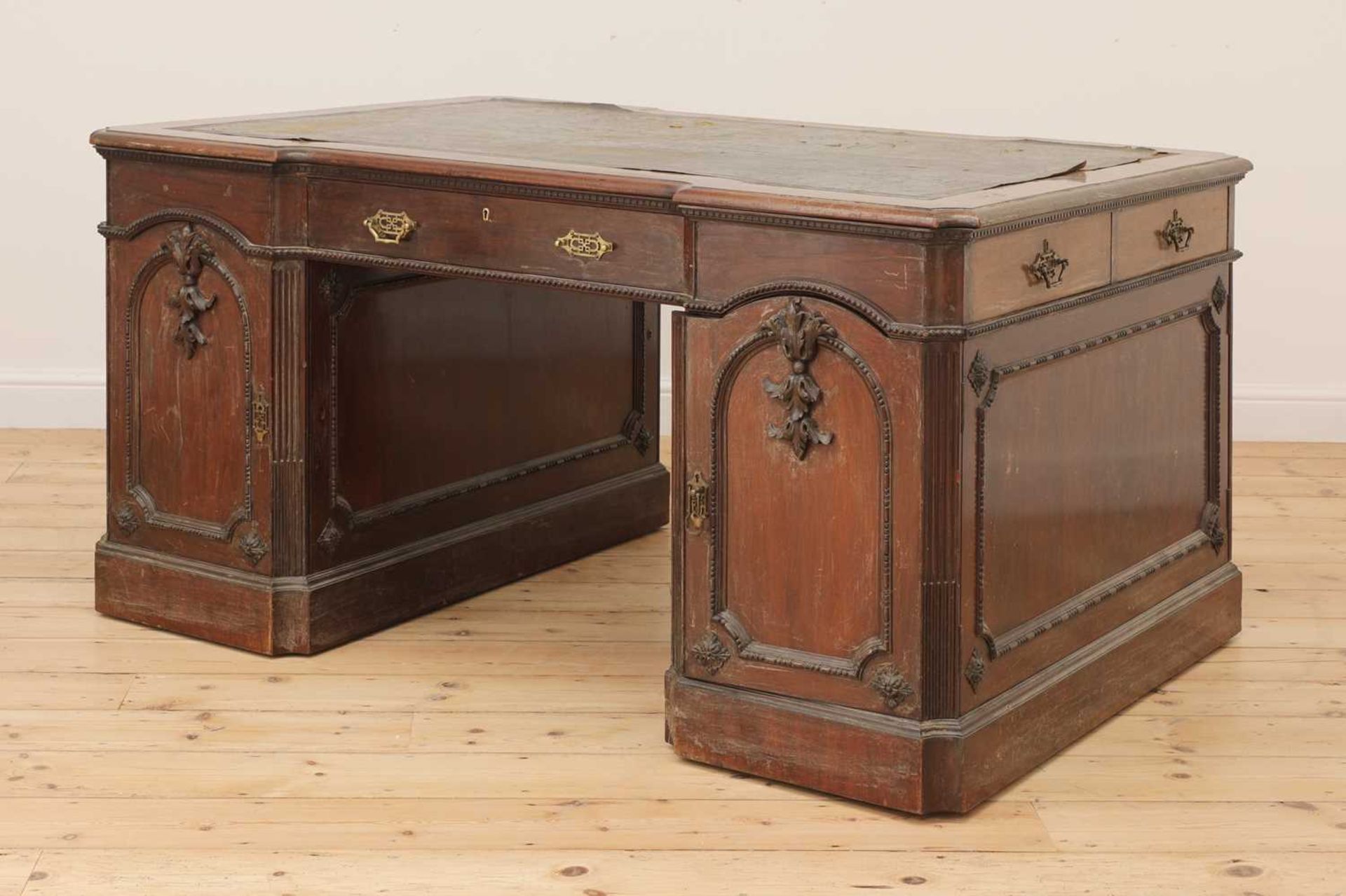 A George III-style walnut partners' desk, - Bild 2 aus 24