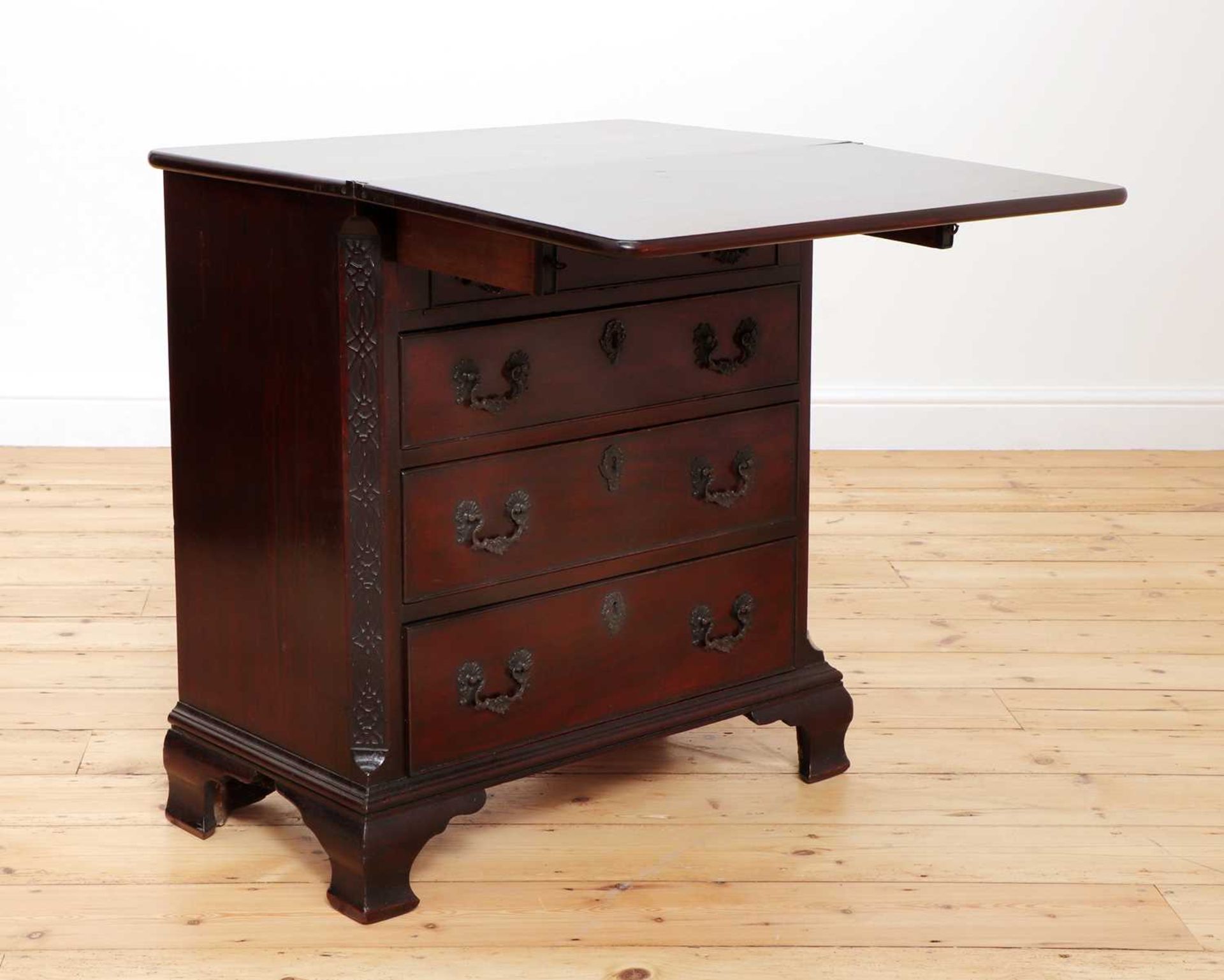 A George III mahogany bachelor's chest, - Image 3 of 5