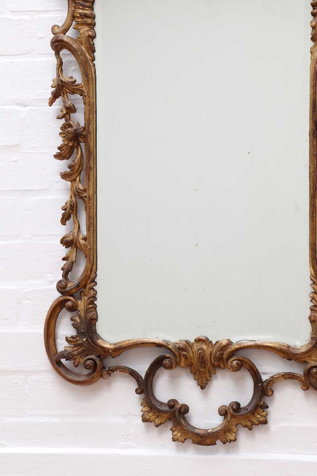 A George III-style giltwood wall mirror, - Bild 7 aus 8