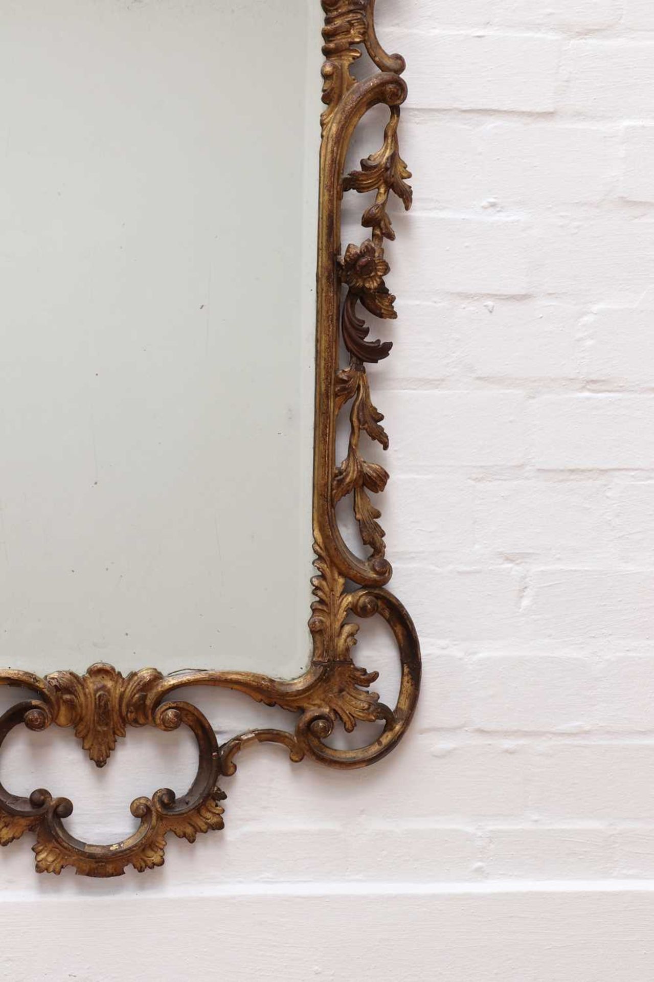 A George III-style giltwood wall mirror, - Bild 8 aus 8