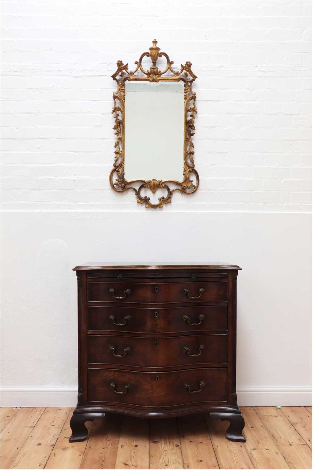 A George III-style giltwood wall mirror, - Bild 5 aus 8
