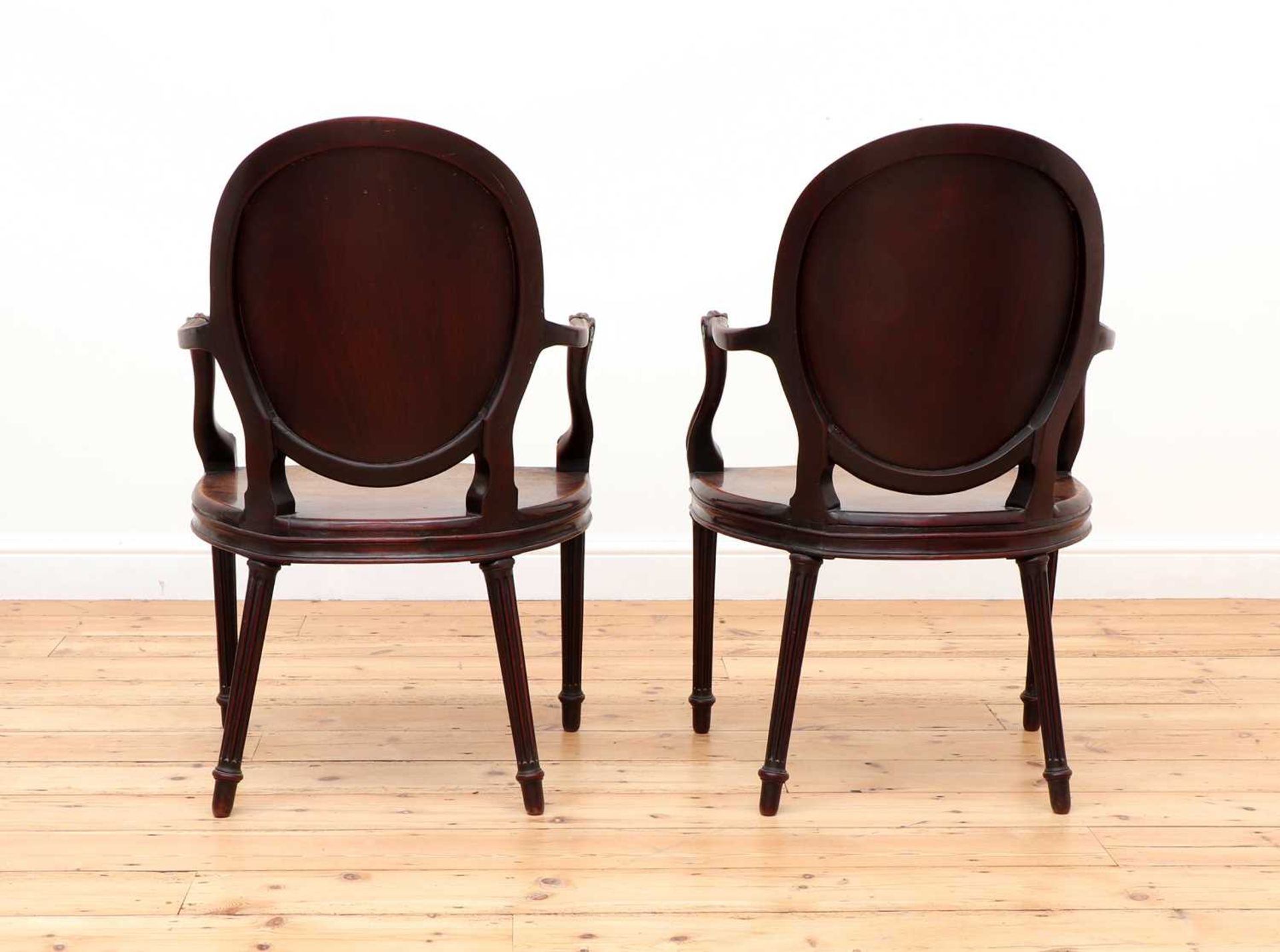 A pair of mahogany hall chairs, - Bild 4 aus 119