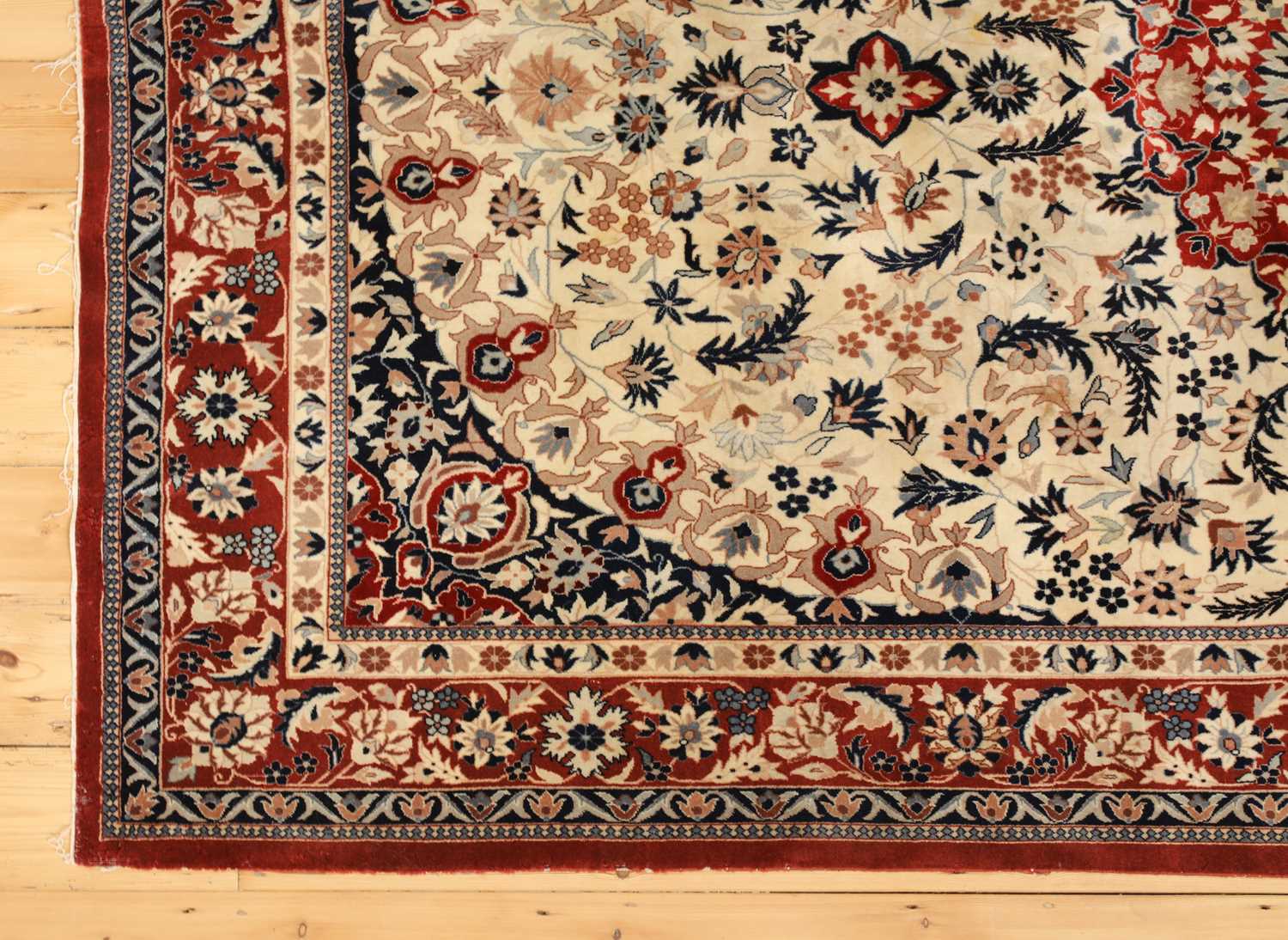 A Persian wool rug, - Image 4 of 6