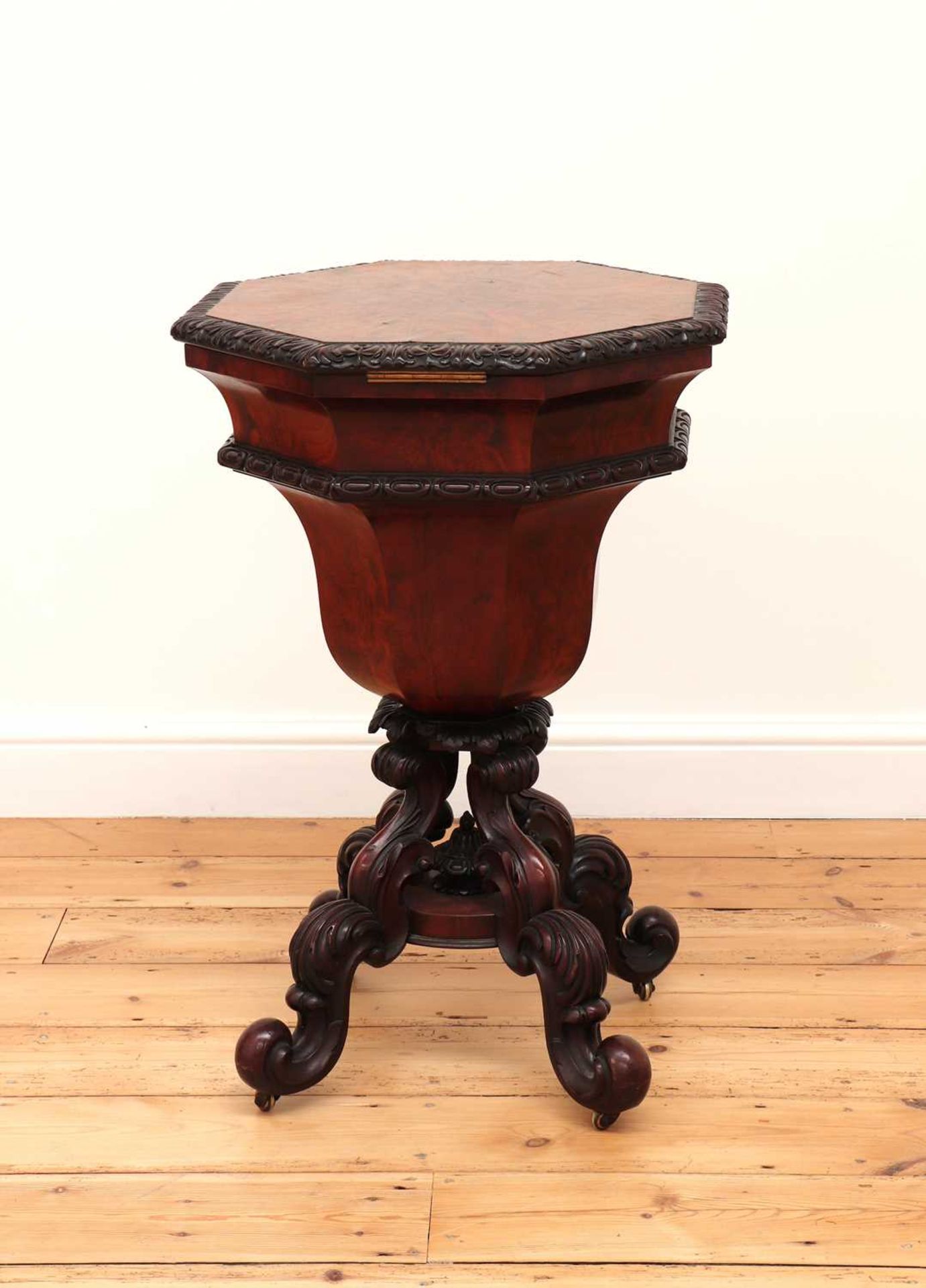 A Victorian flame mahogany teapoy by Gillows of Lancaster, - Bild 2 aus 8