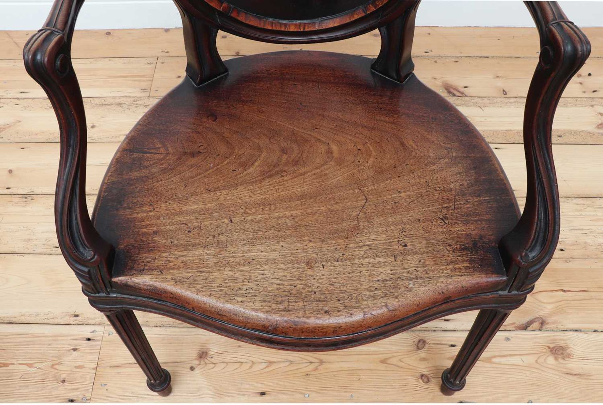 A pair of mahogany hall chairs, - Bild 16 aus 119