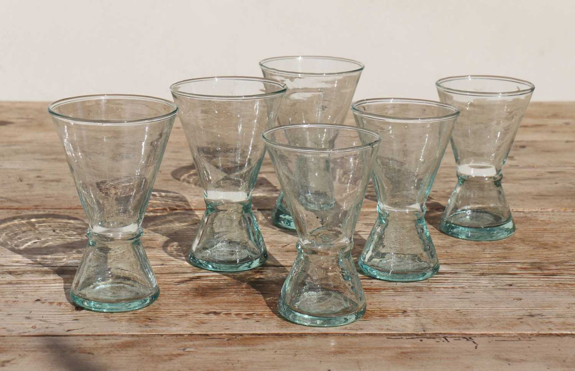A set of eighty-eight small conical wine glasses - Bild 3 aus 5