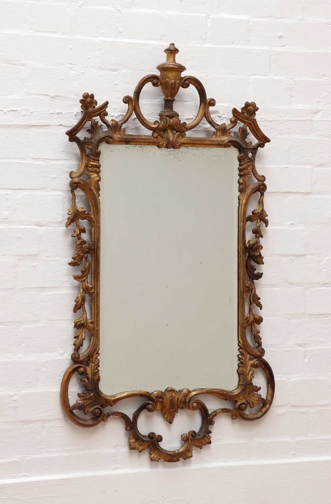 A George III-style giltwood wall mirror, - Bild 2 aus 8