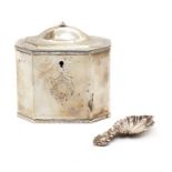 An Edwardian silver tea caddy