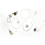 A quantity of jewellery,