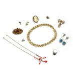 A quantity of jewellery,