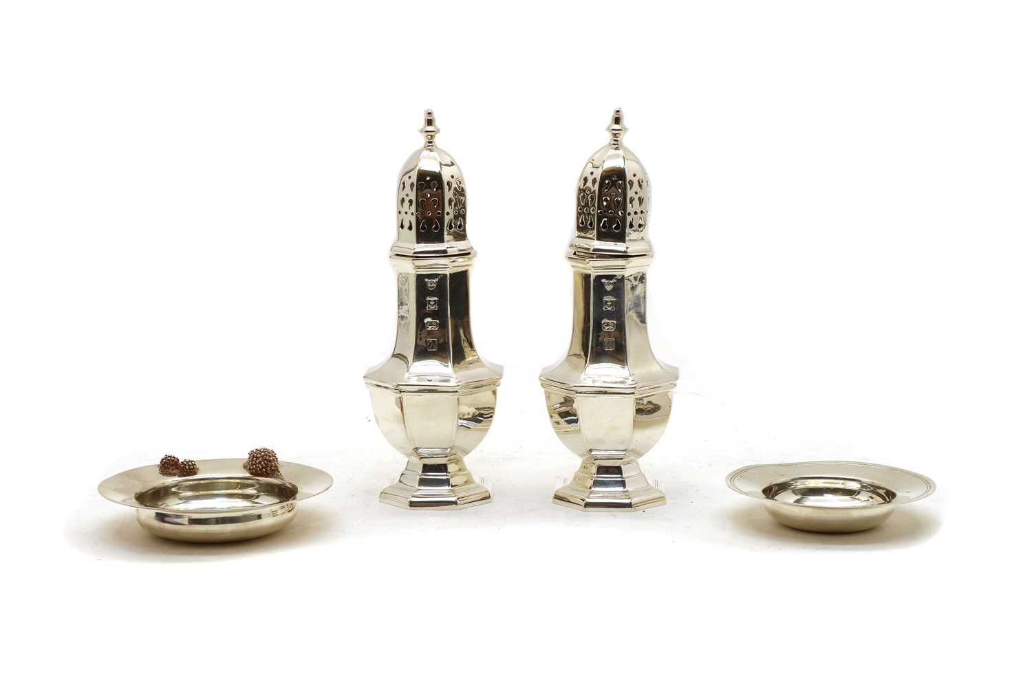 A pair of silver sugar casters, - Image 2 of 3