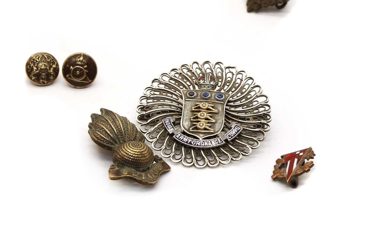 A collection of military uniform buttons, - Image 4 of 6