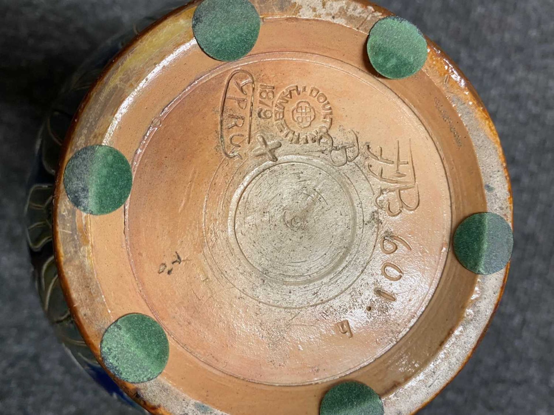 A Doulton Lambeth stoneware vase, - Bild 5 aus 5