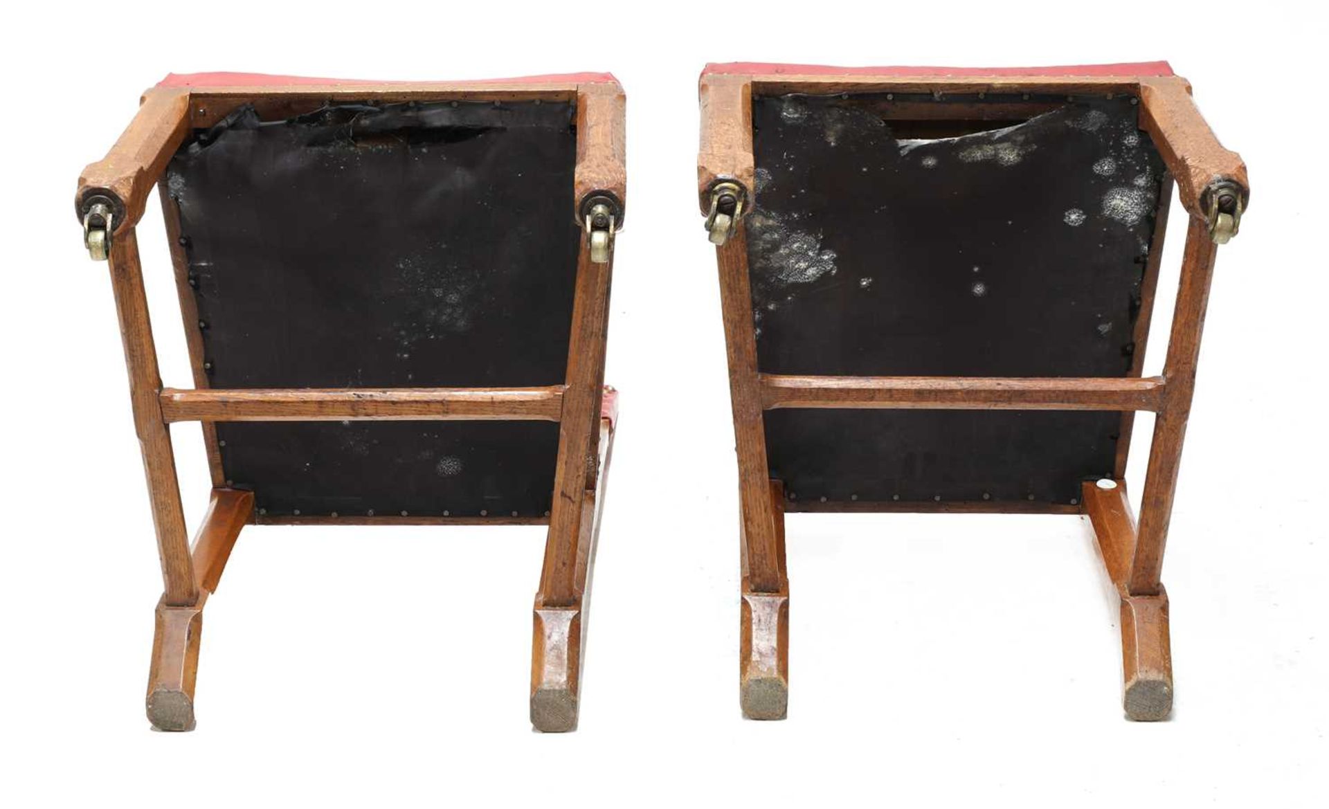 A pair of Reformed Gothic oak side chairs, - Bild 4 aus 4