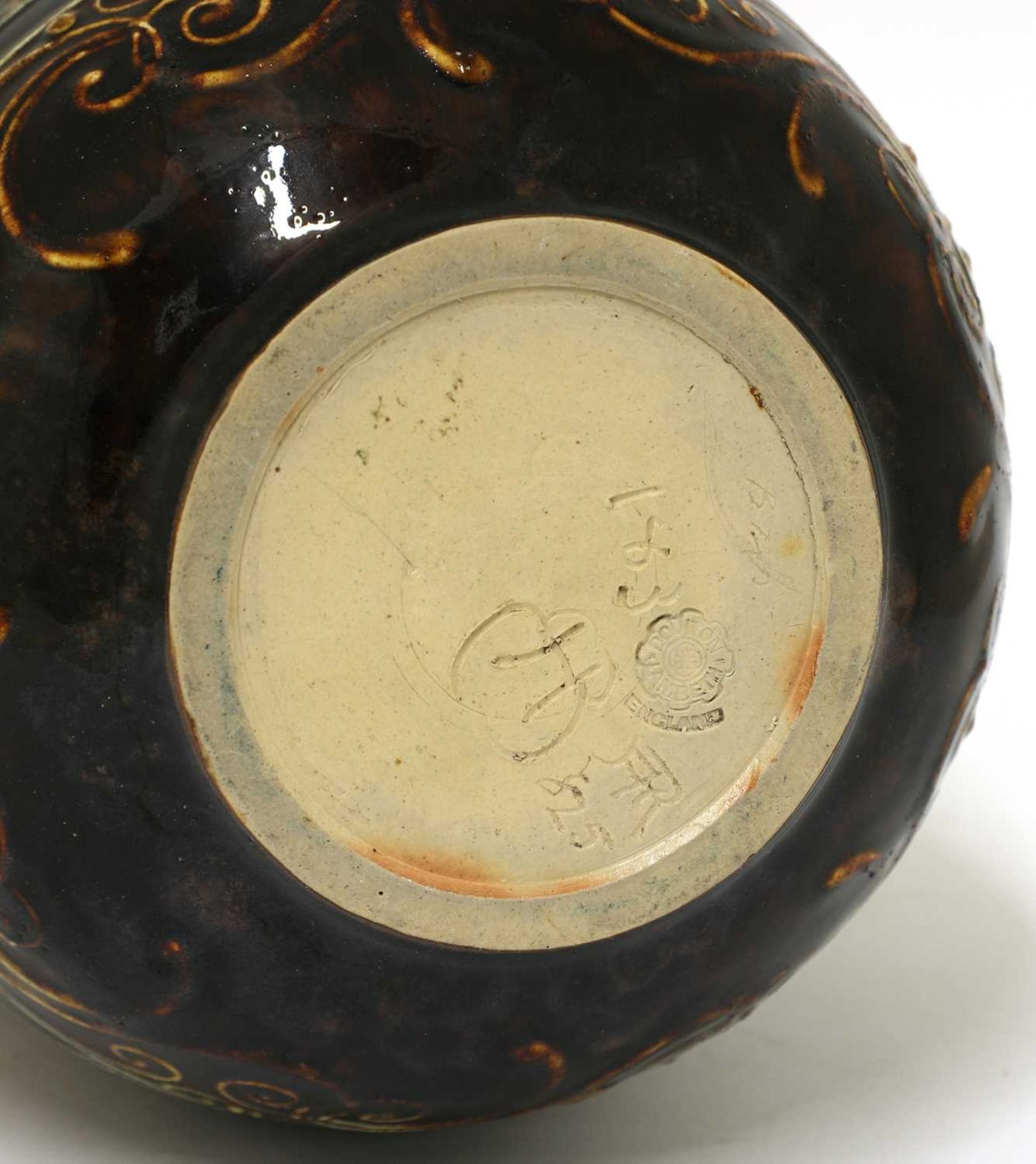 A Doulton Lambeth stoneware vase, - Bild 4 aus 4