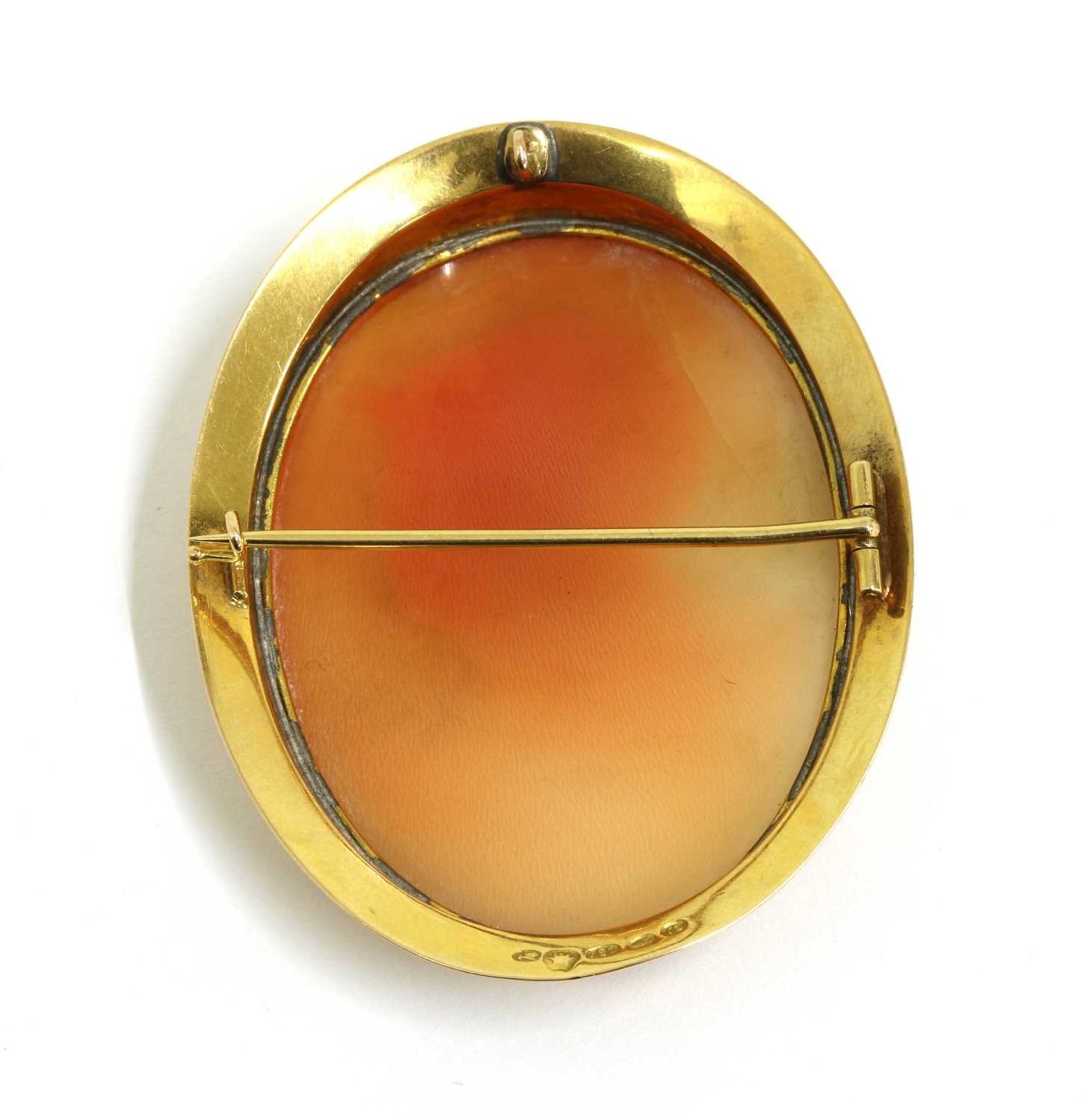 A Finnish gold shell cameo brooch, by Suomen Kultaseppä Oy, - Bild 2 aus 2