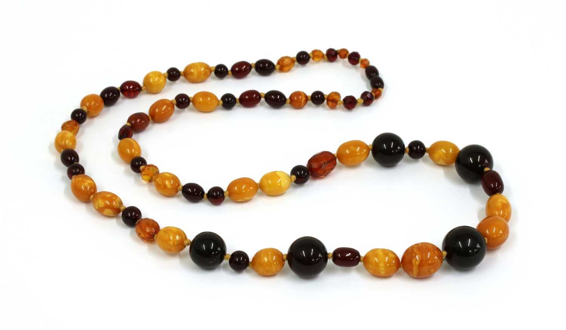 A single row graduated amber and Bakelite bead necklace,