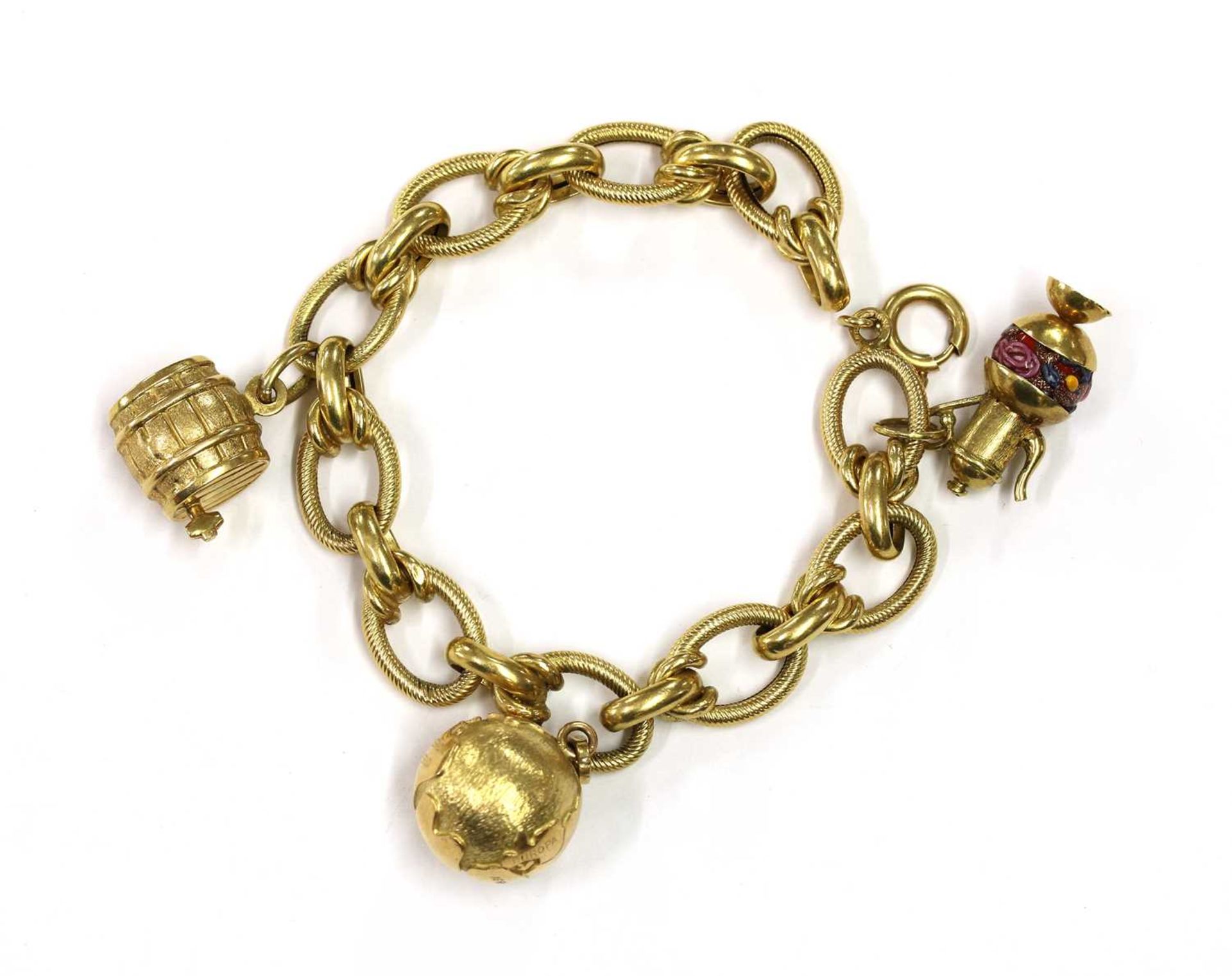 An Italian gold hollow bracelet,