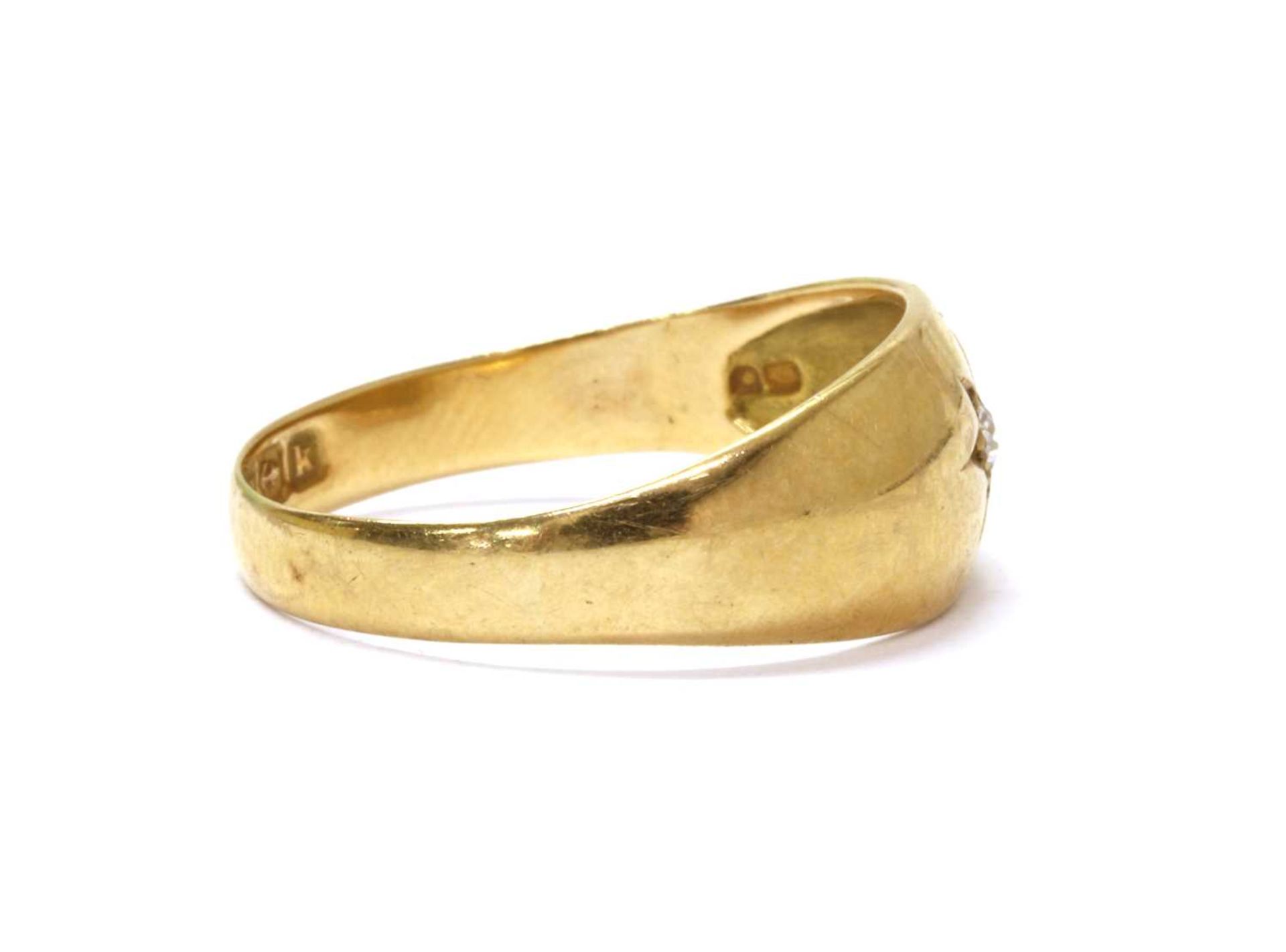 An 18ct gold single stone diamond ring, - Bild 2 aus 3
