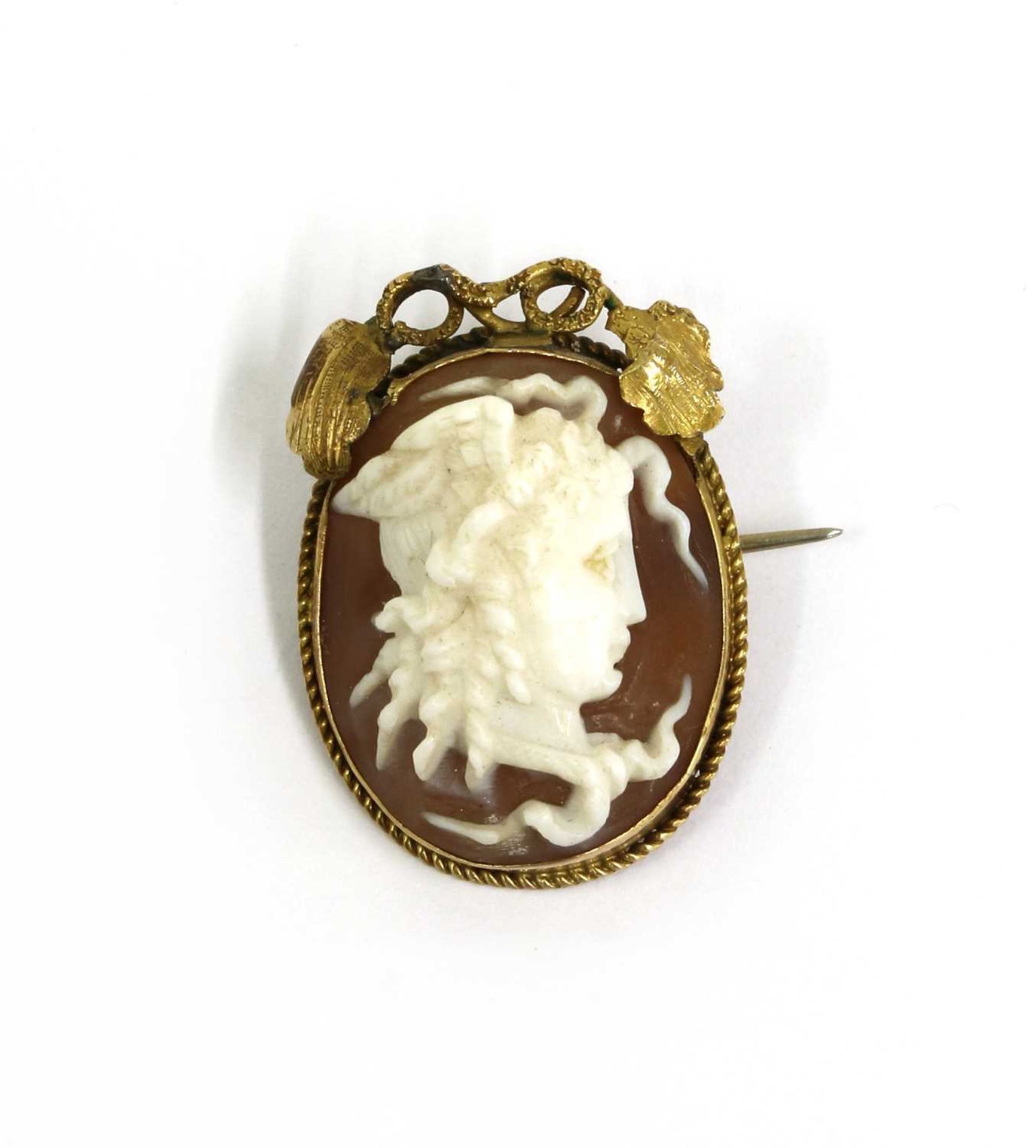 A gold shell cameo brooch,