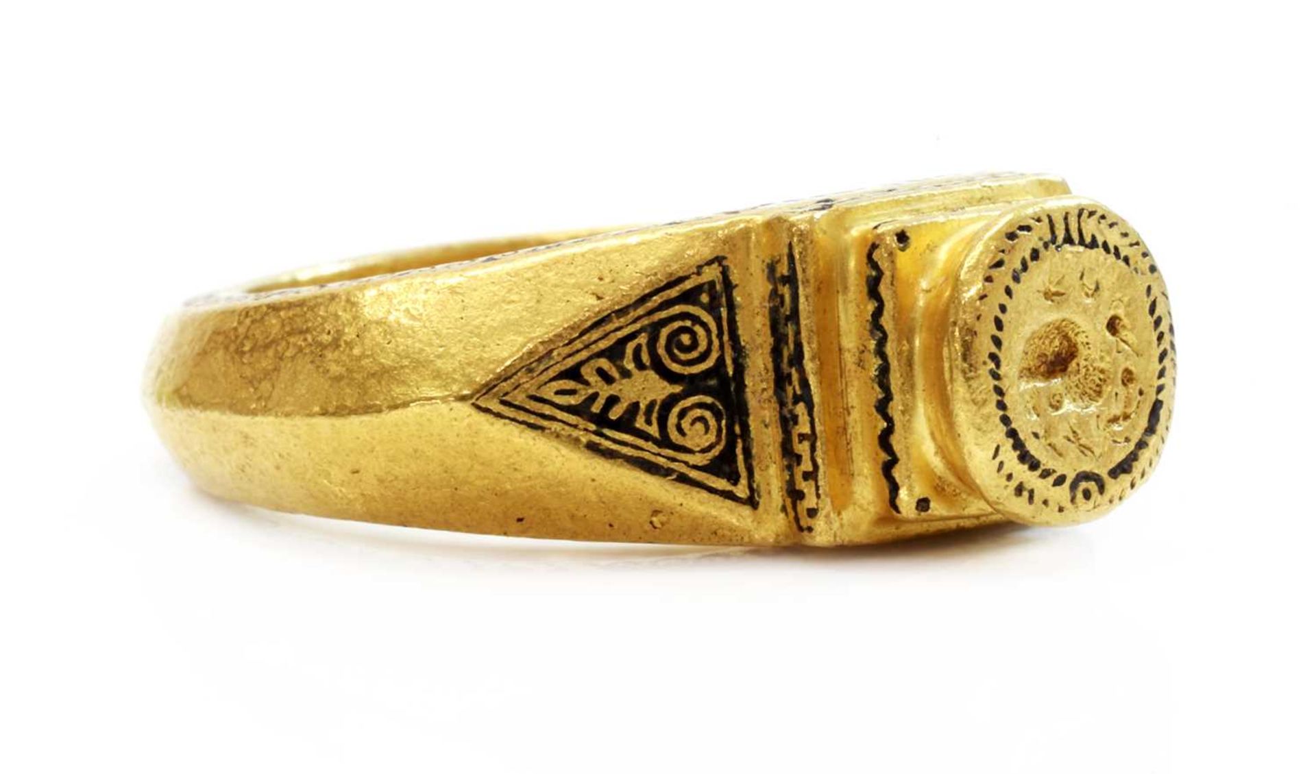 A Byzantine gold ring, - Image 3 of 3