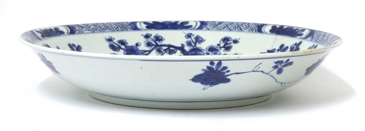 A Chinese blue and white charger, - Image 2 of 3