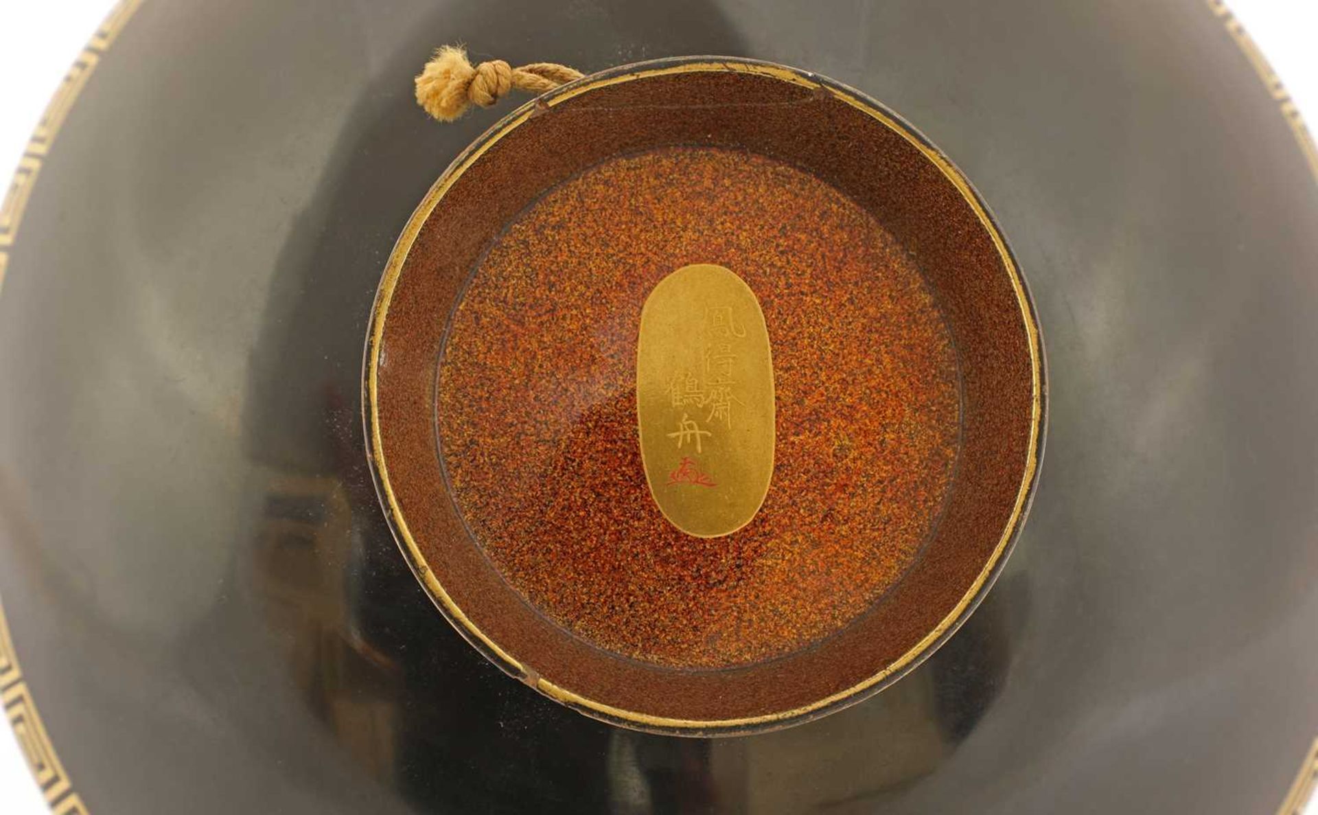 A Japanese lacquered bowl, - Bild 4 aus 4