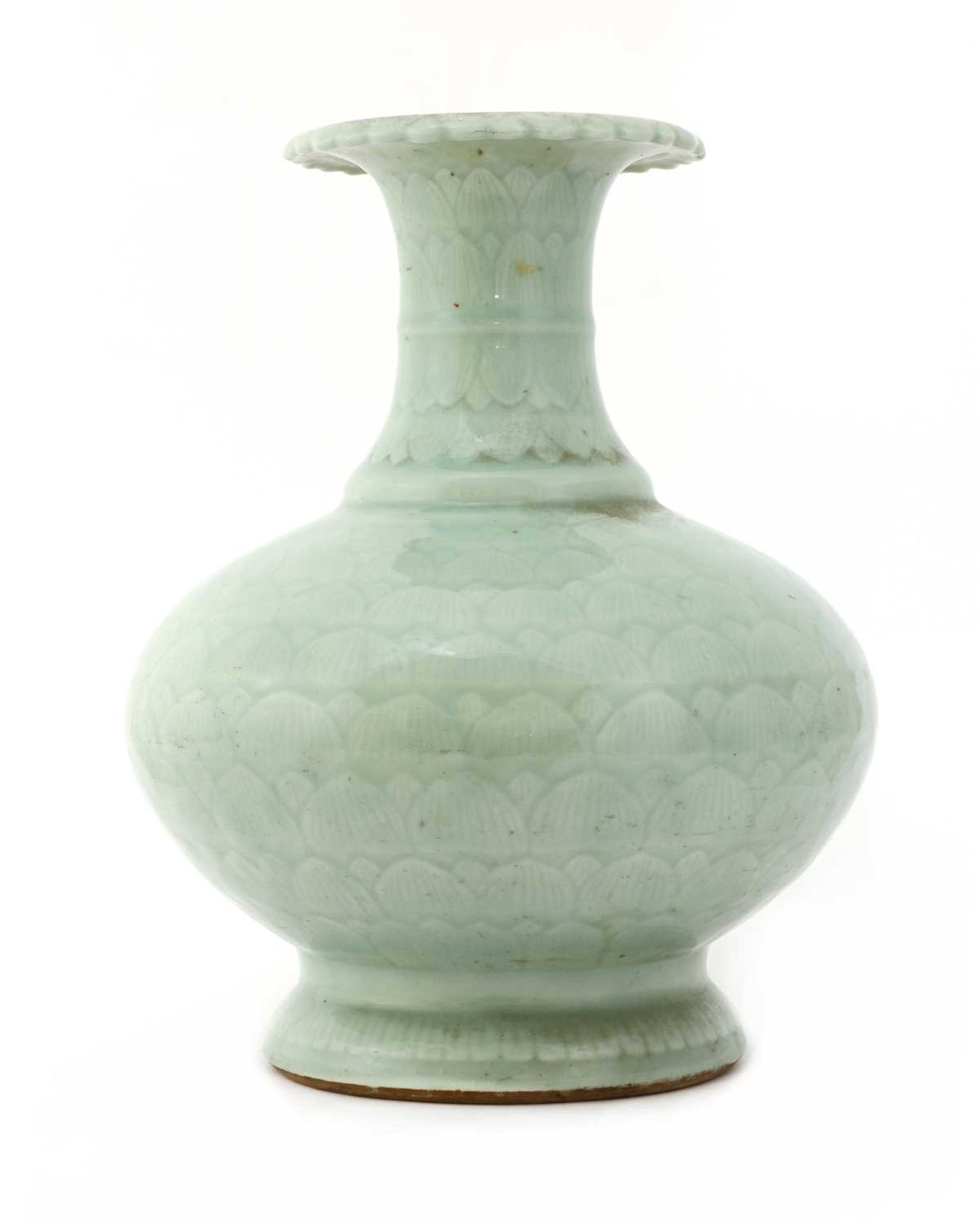 A Chinese celadon vase, - Bild 2 aus 3