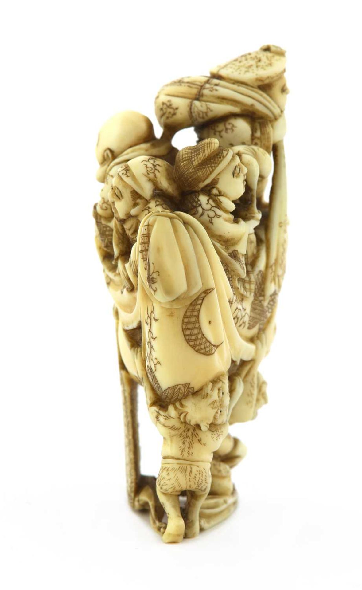 A Japanese ivory okimono, - Bild 4 aus 5