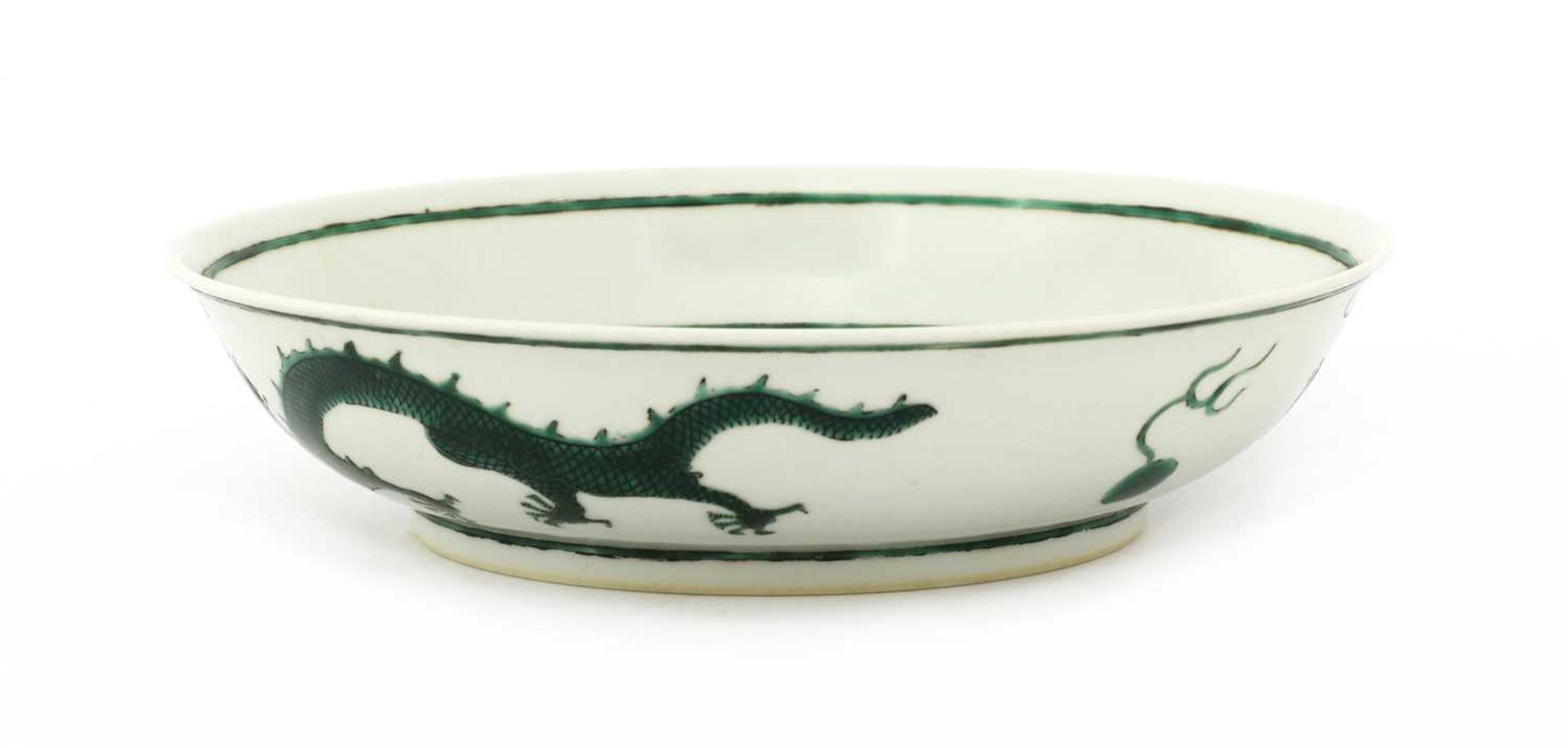 A Chinese green-enamelled plate, - Bild 2 aus 5