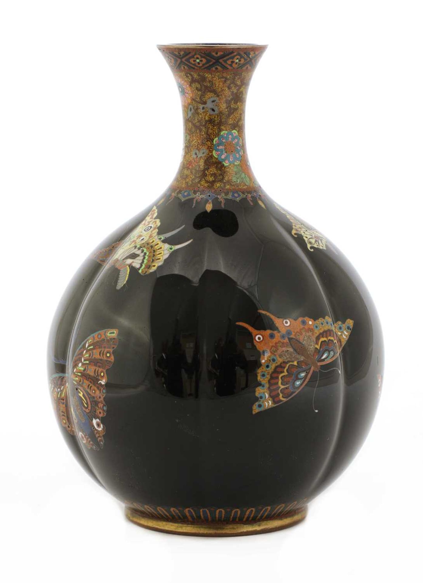 A Japanese cloisonné vase, - Bild 3 aus 4